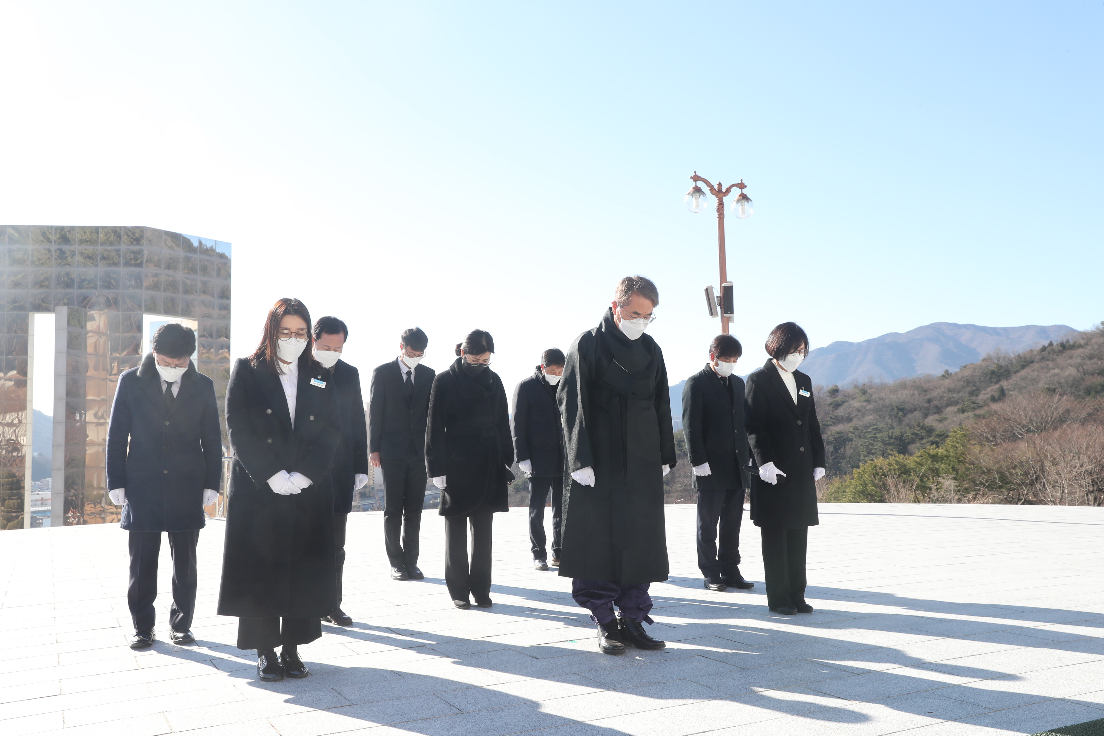 박종훈 교육감, 임인년 새해 첫날 국립3.15민주묘지 참배 - 관련이미지2