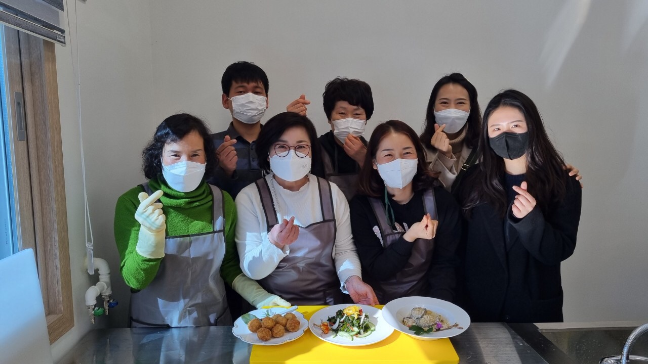 남해교육지원청, 영양(교)사·조리사 식단개발에 힘써! - 관련이미지2