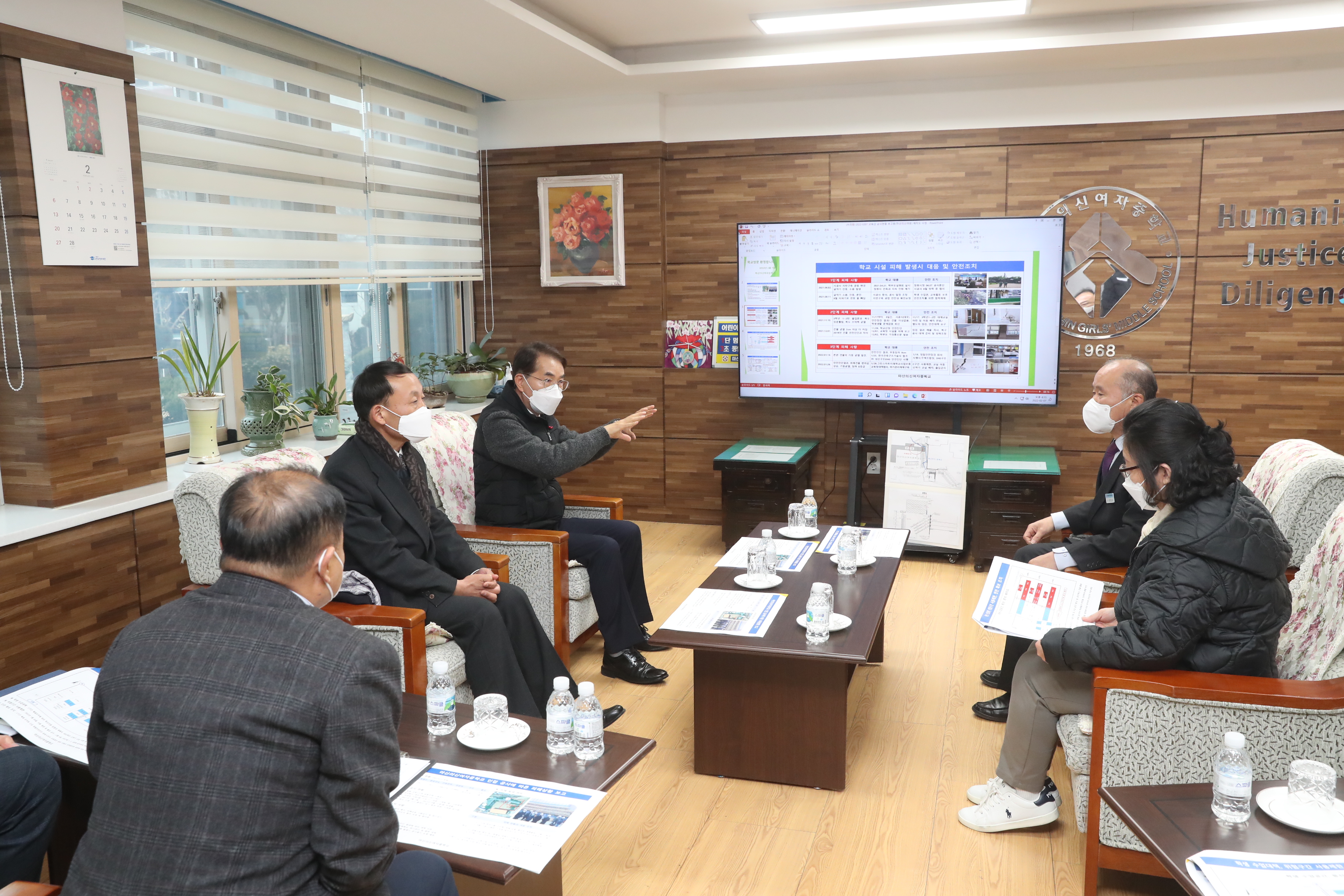 경남교육청, 마산의신여중 주변 공동주택 신축 현장 안전확보 요청 - 관련이미지1