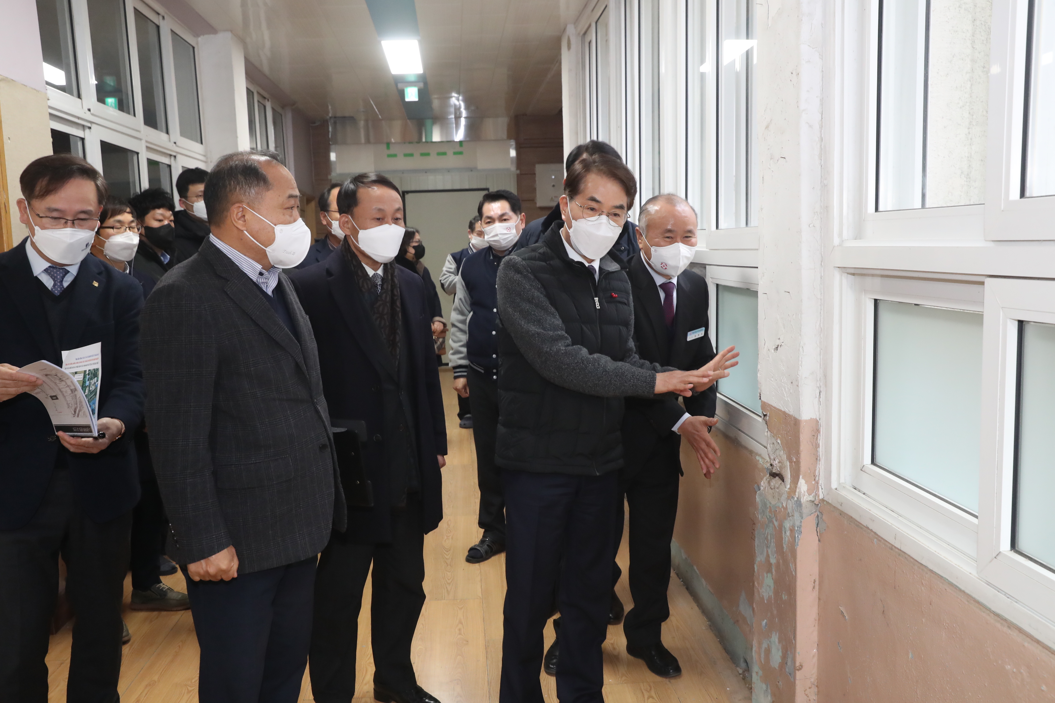 경남교육청, 마산의신여중 주변 공동주택 신축 현장 안전확보 요청 - 관련이미지2