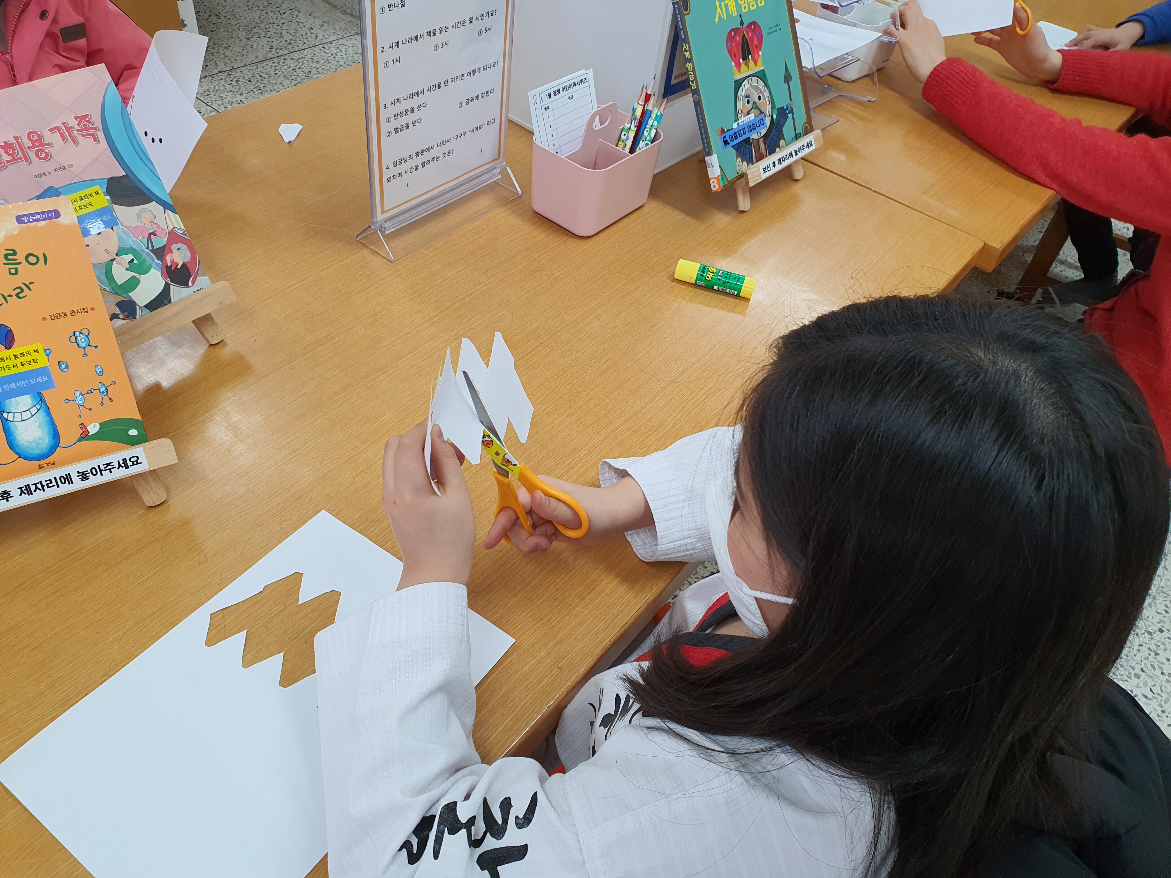 진영도서관, 책과 공작이 함께하는 꼼지락 공작소 - 관련이미지1