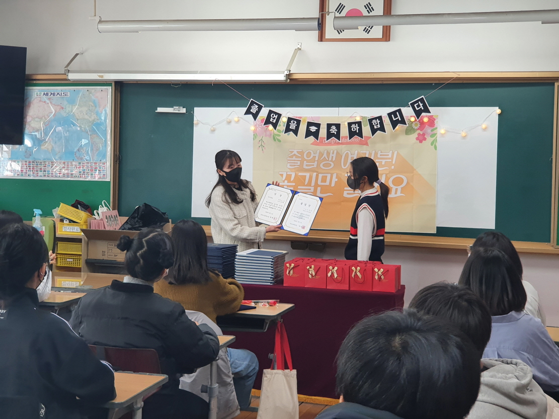 학급 졸업식 사진