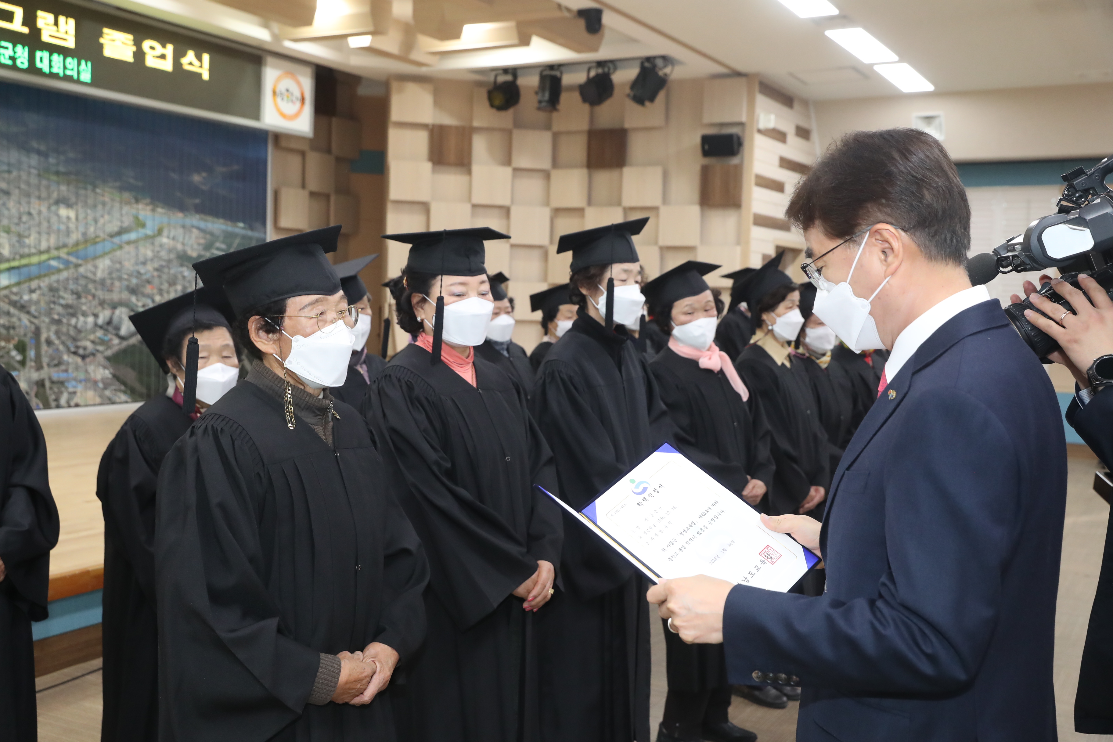 “배움에 나이가 있나요” 중학 졸업 열정의 80대 - 관련이미지3