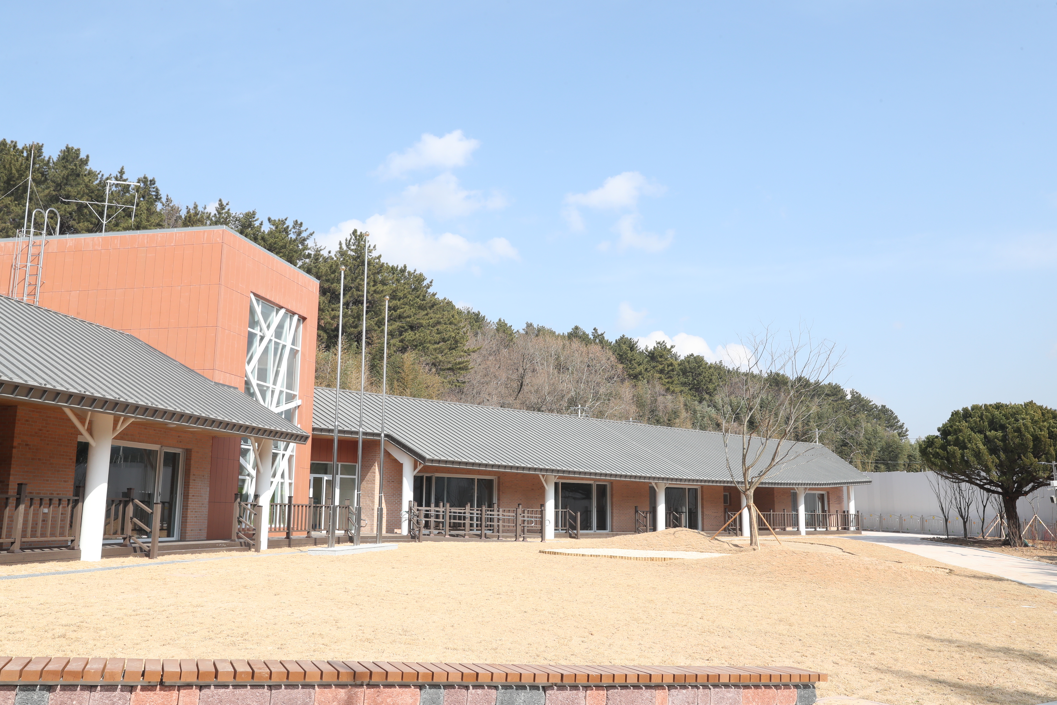 박종훈 경남교육감, 신설 학교 개교 준비 점검(시설과 손남구 ☎268-1531 또는 박진경 ☎268-1532) - 관련이미지1