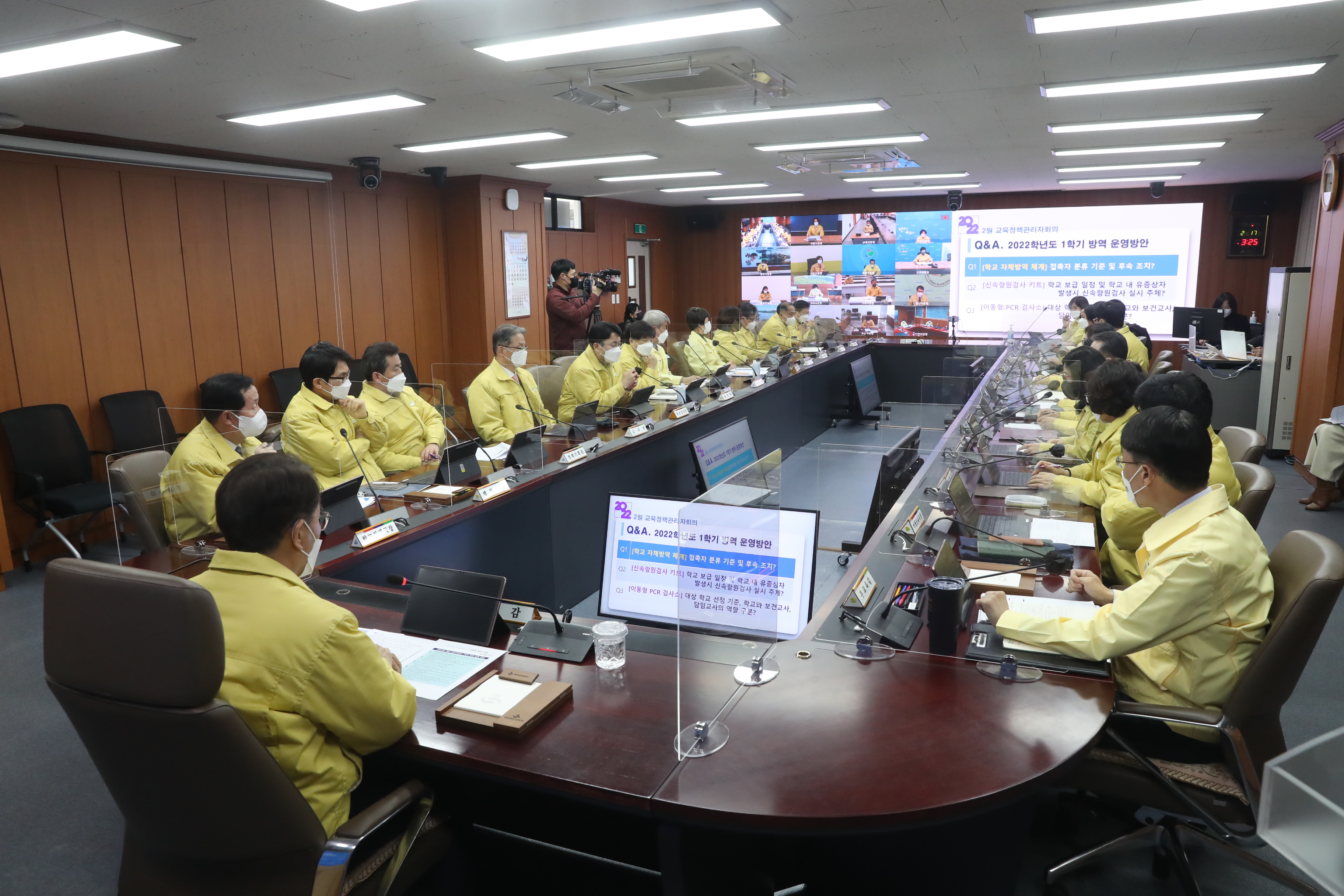 경남교육청 새 학기 방역·학사 지원 대책 긴급 논의 - 관련이미지3