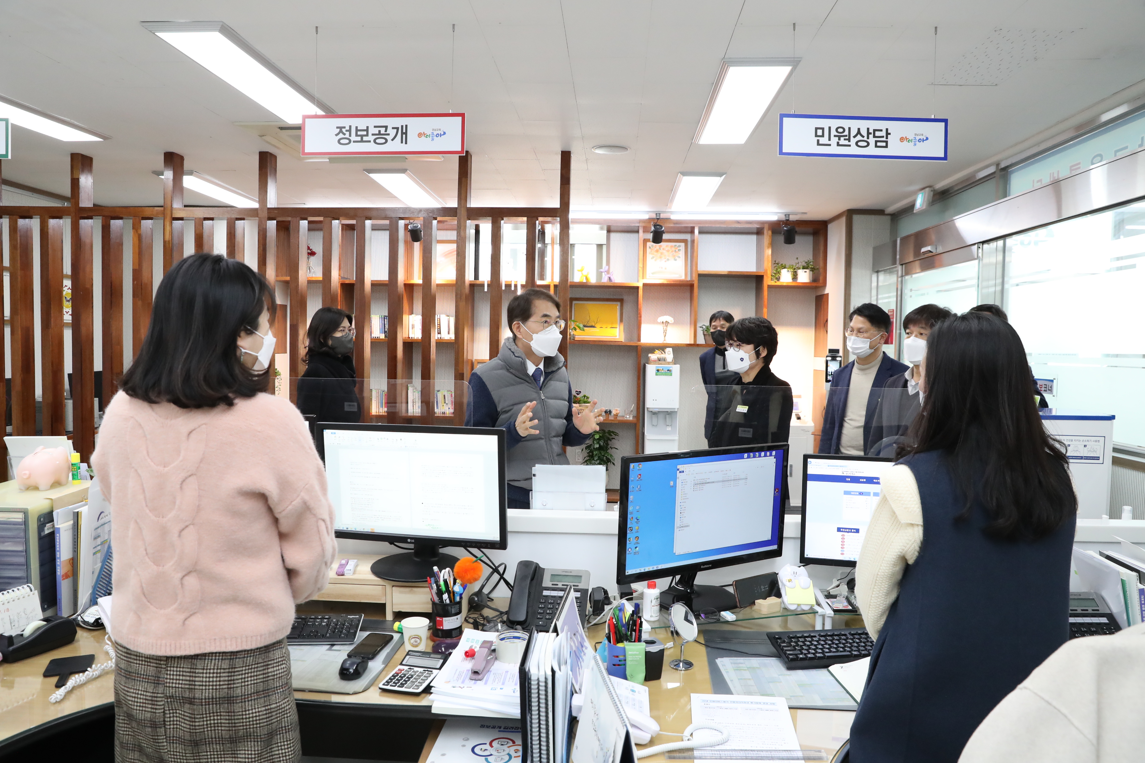 박종훈 교육감, 민원서비스 향상 직접 나서다(총무과 김혜영 ☎268-1361 또는 최철승 ☎268-1362) - 관련이미지2