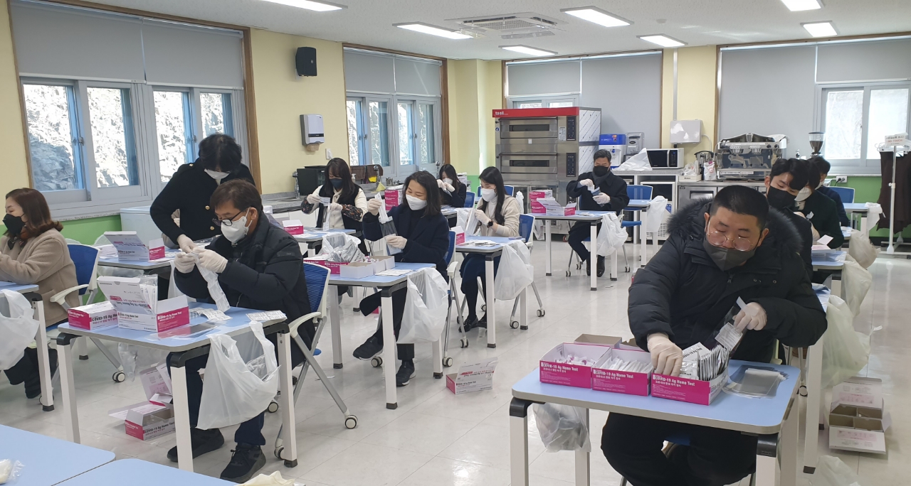 창녕교육지원청, 신학기 학교 자가진단검사 키트 지원 - 관련이미지1