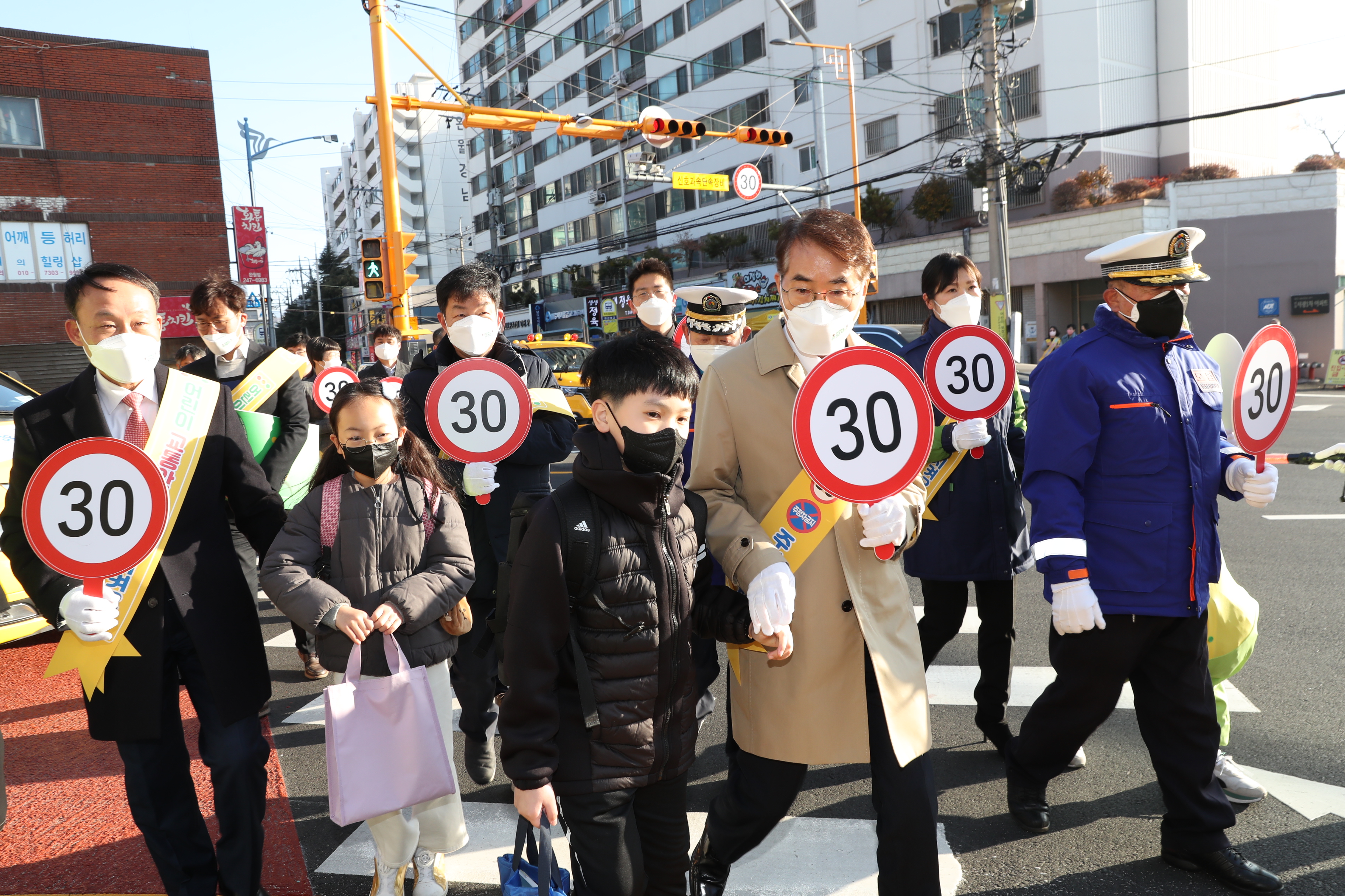 경남교육청, 새 학기 교통안전 홍보(안전총괄과 김순선 ☎278-1751 또는 김미소 ☎278-1753) - 관련이미지2