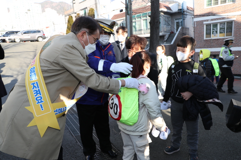 경남교육청, 새 학기 교통안전 홍보 - 관련이미지2