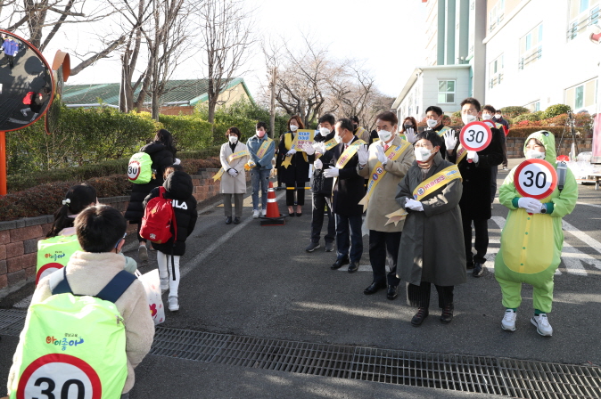 경남교육청, 새 학기 교통안전 홍보 - 관련이미지3