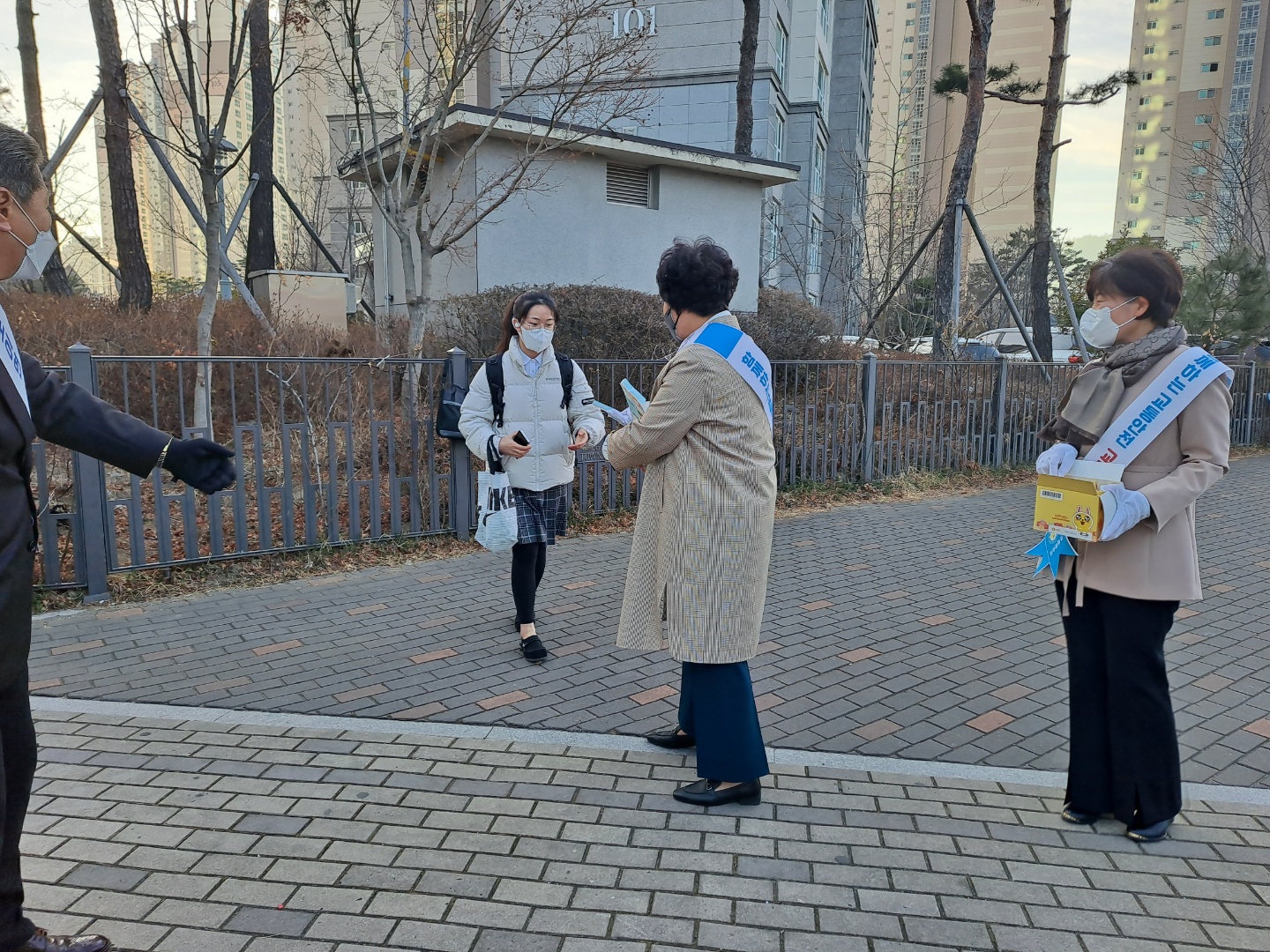 진주교육지원청 ‘스쿨존 교통안전 연합 캠페인’전개 - 관련이미지2