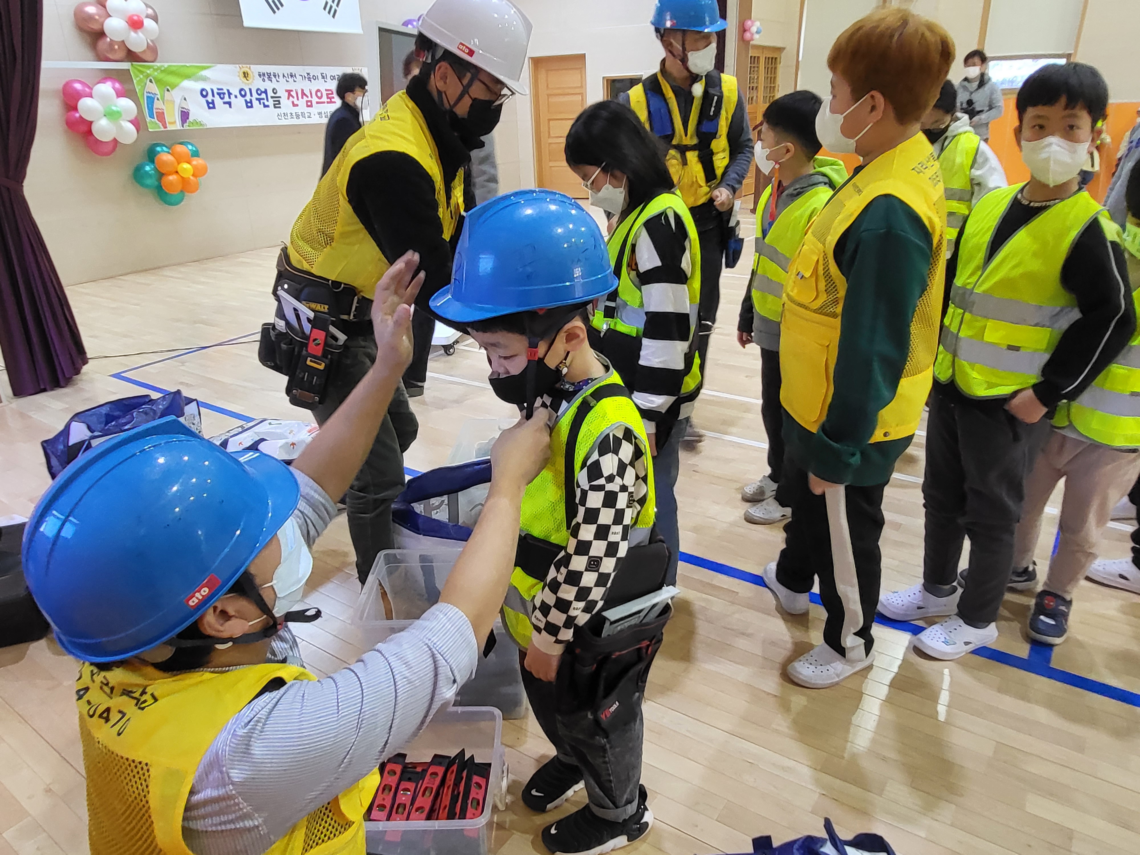 산청 신천초, 세상에서 가장 위대한 한 평 집짓기 설명회 실시 - 관련이미지2