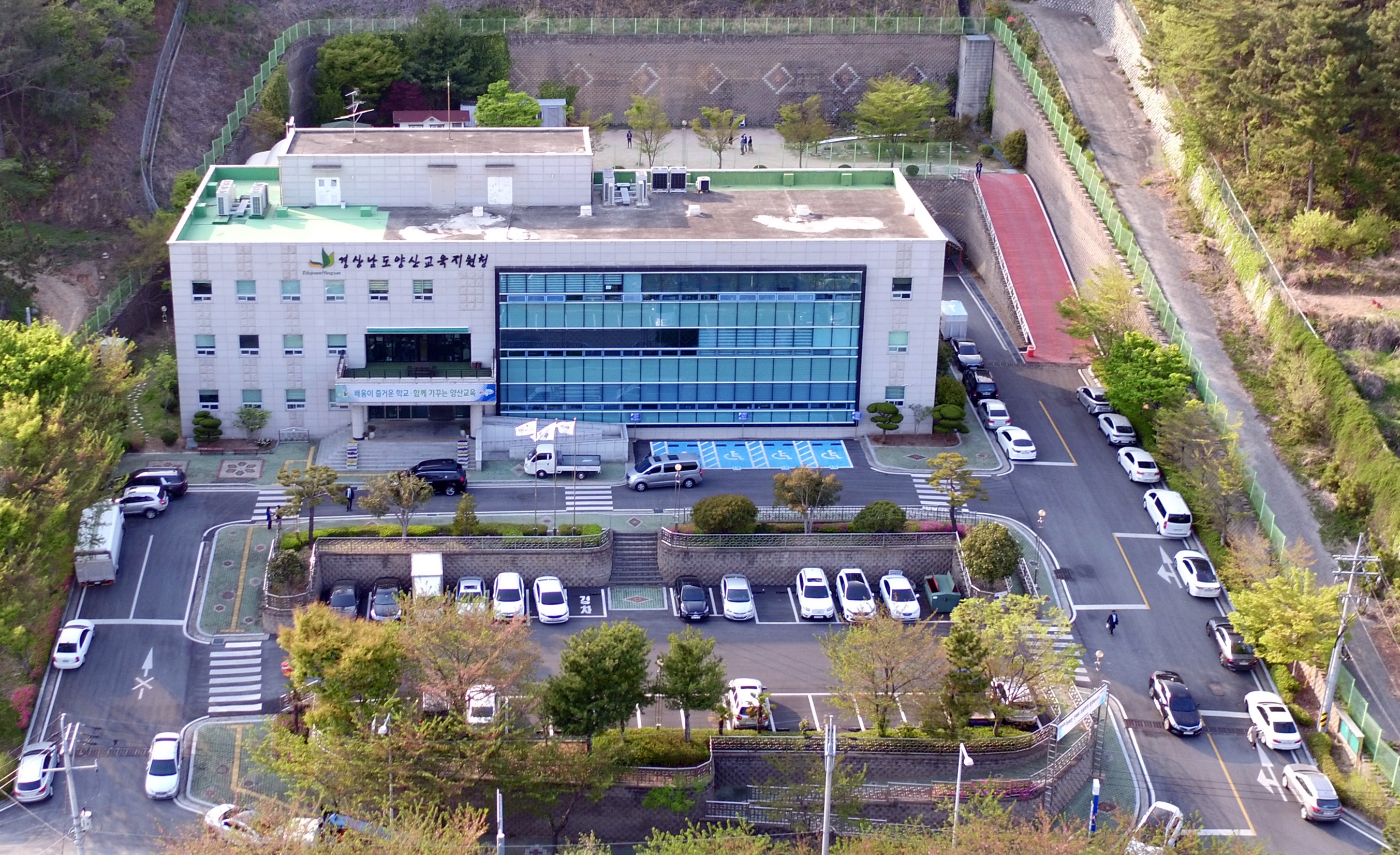 양산교육지원청 교육장, 새 학기 학교 현장 총력 지원 - 관련이미지3