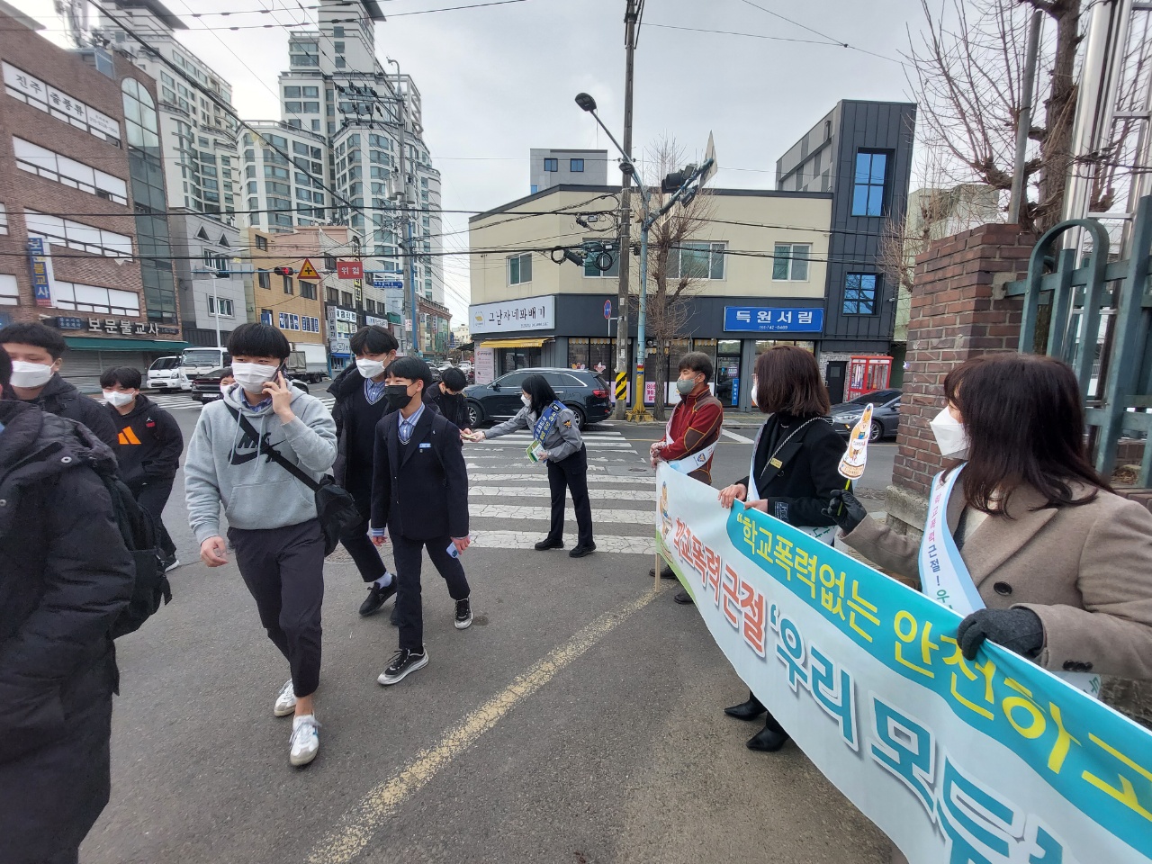 진주교육지원청, 모두가 한마음으로 ‘학교폭력 멈춰!’ 캠페인 실시 - 관련이미지2