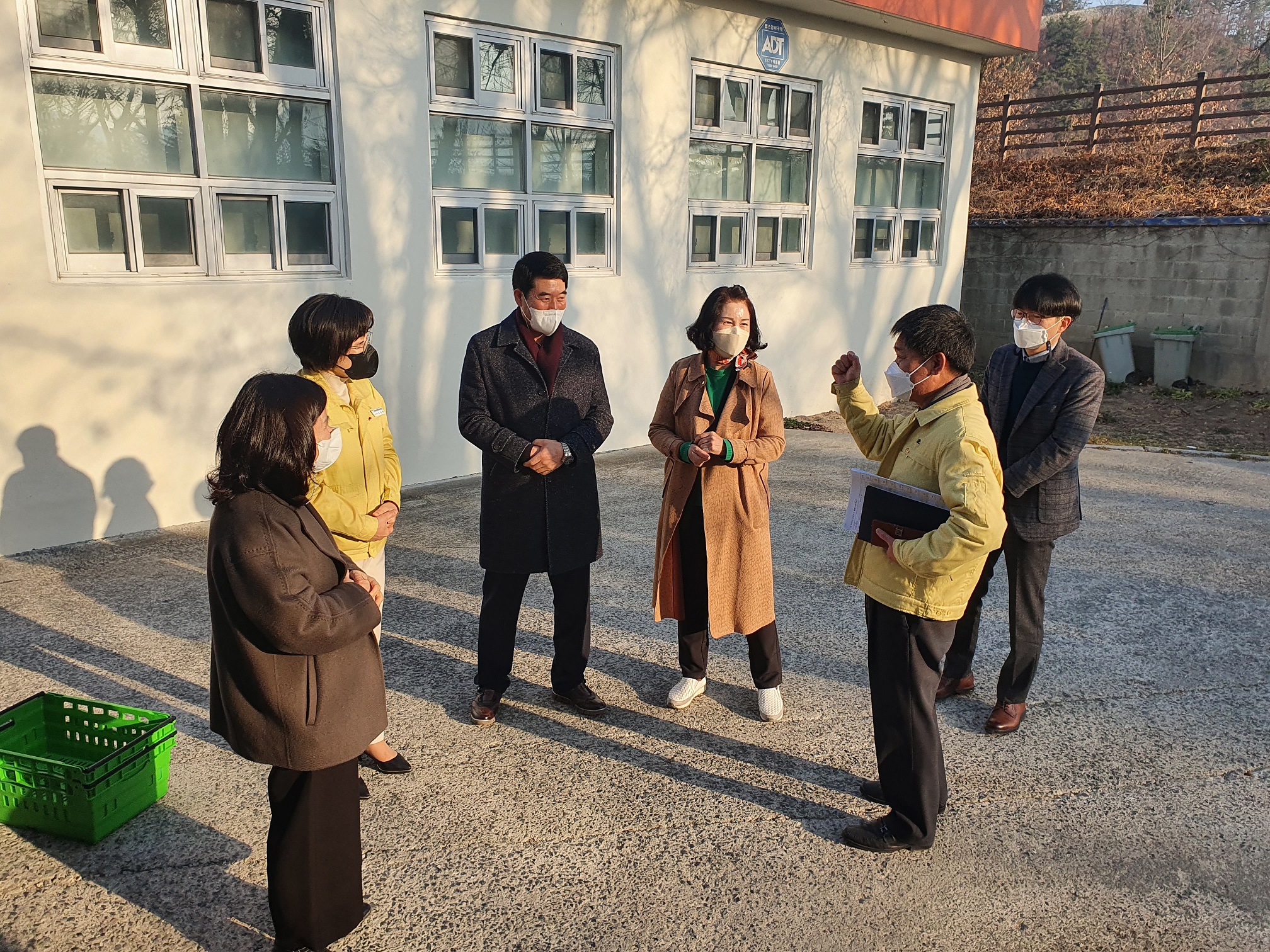 밀양교육지원청, 학교급식 식재료 검수현장 참관 - 관련이미지2