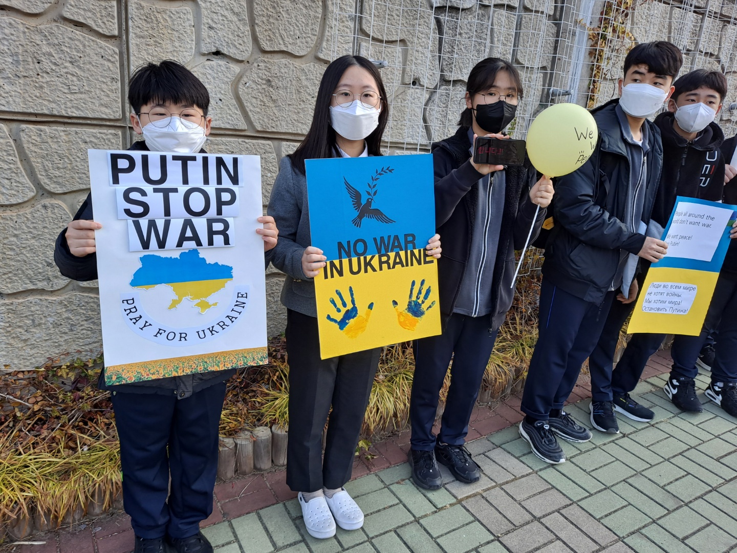진해냉천중학교 ‘전쟁 반대, 평화 기원’ 캠페인(집회) 개최 - 관련이미지1