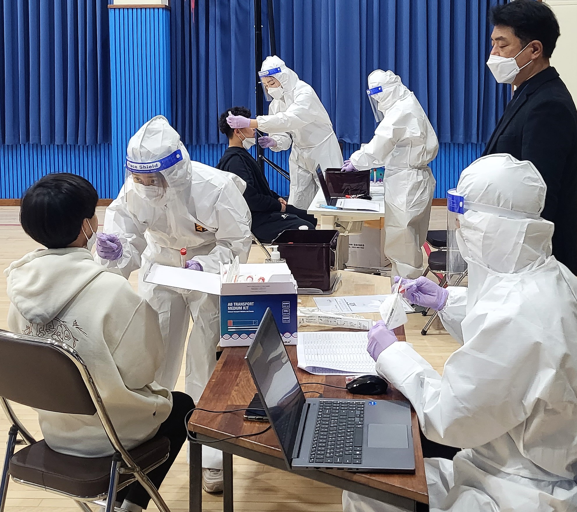 경남교육청, 오미크론 대응 학교방역 지원 강화(체육예술건강과 최성남 ☎268-1091 또는 문성미 ☎268-1097) - 관련이미지1