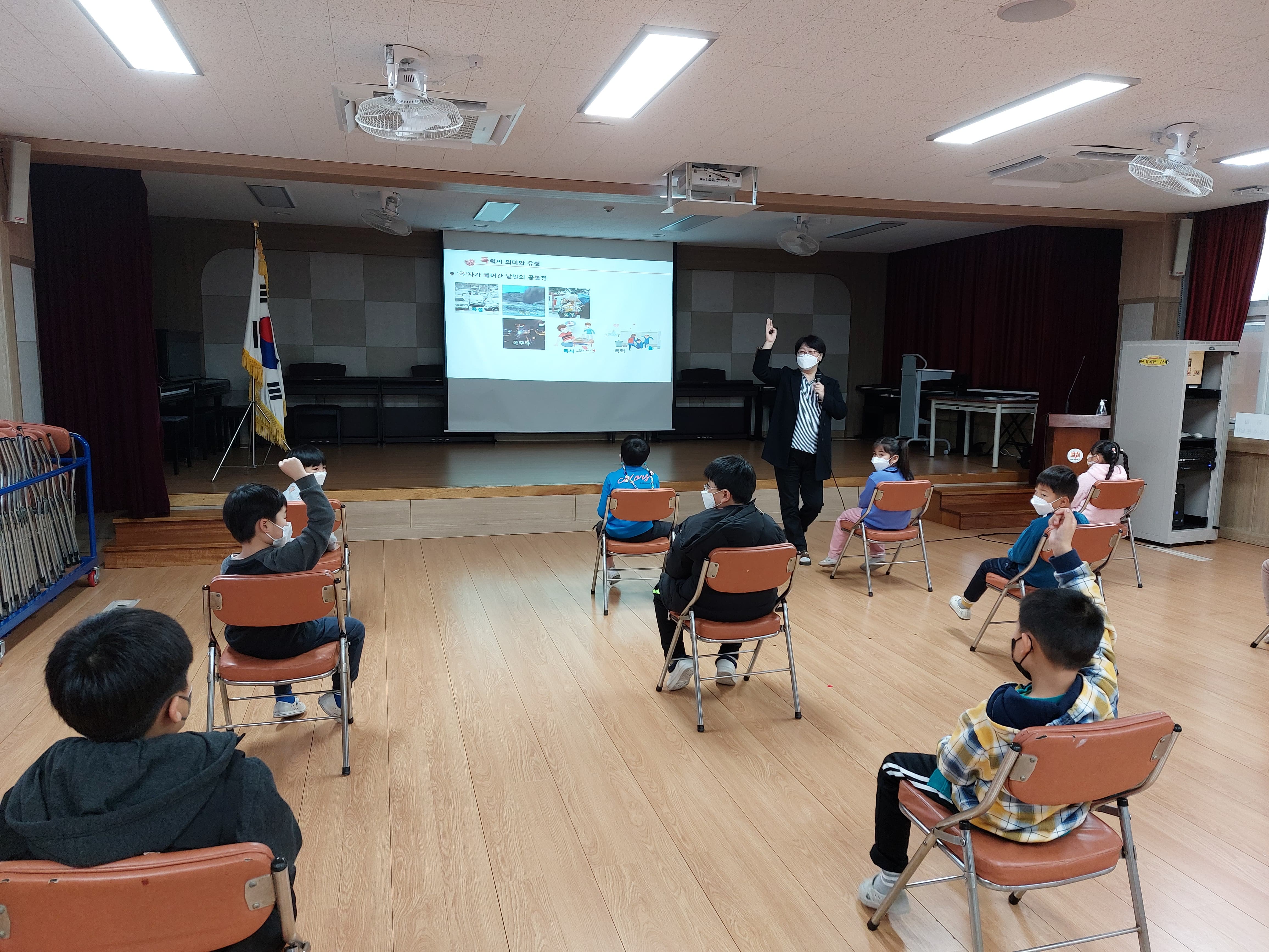 산청단계초, 4대폭력예방교육을 통한 안전한 학교 만들기 - 관련이미지1