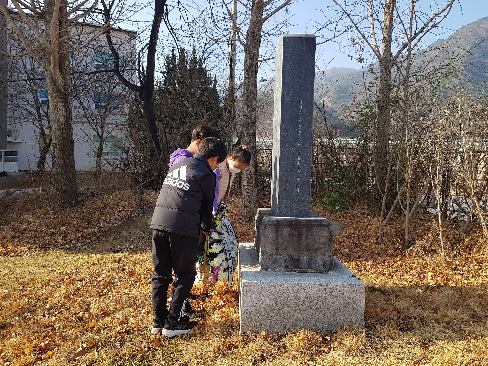 산청초, 故 강융기 민주열사 영령비 참배 - 관련이미지1