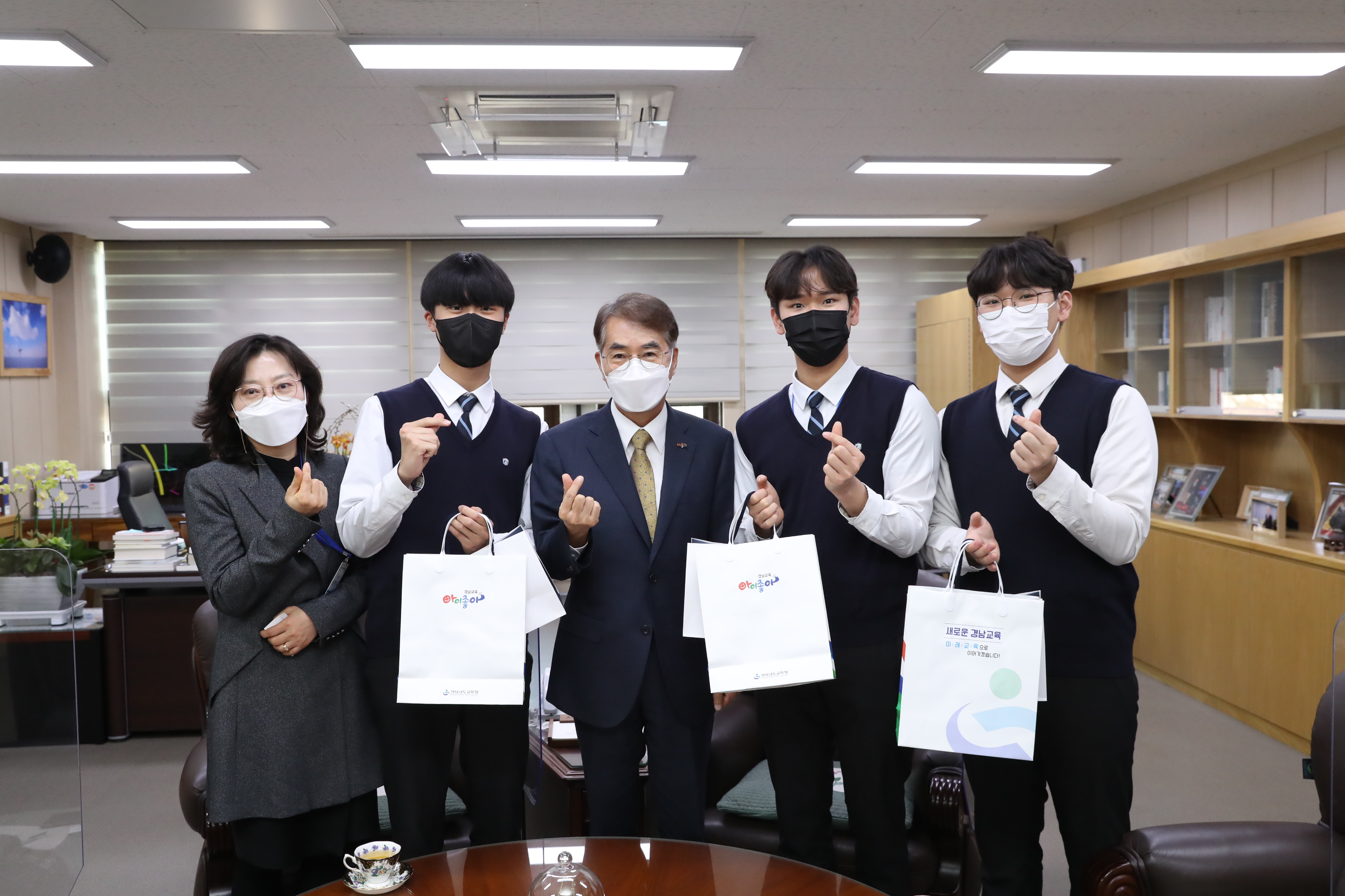 박종훈 교육감, 김해 화재 진압 고교생 격려(홍보담당관 박경석 ☎278-1794) - 관련이미지3