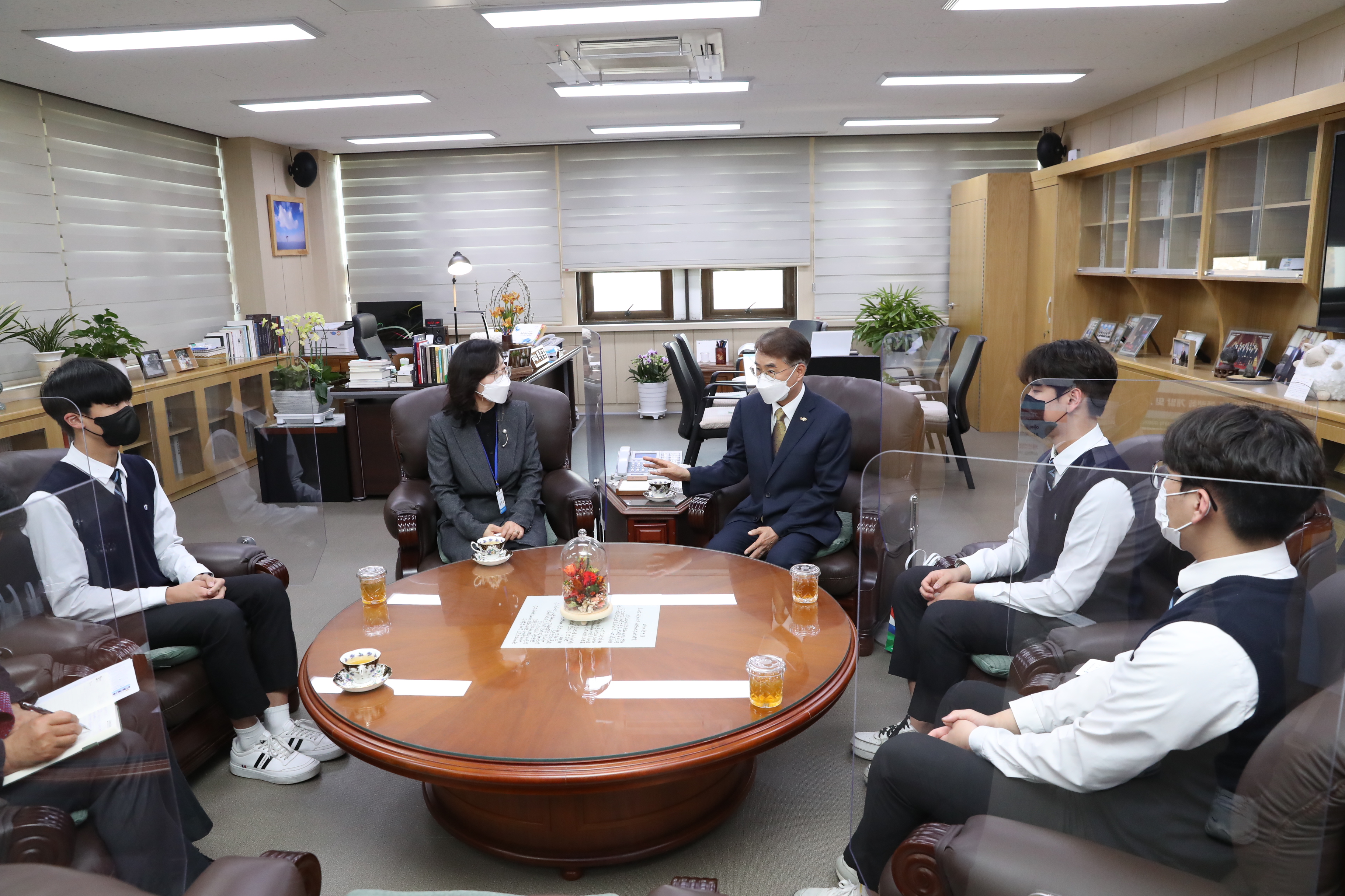 박종훈 교육감, 김해 화재 진압 고교생 격려 - 관련이미지2