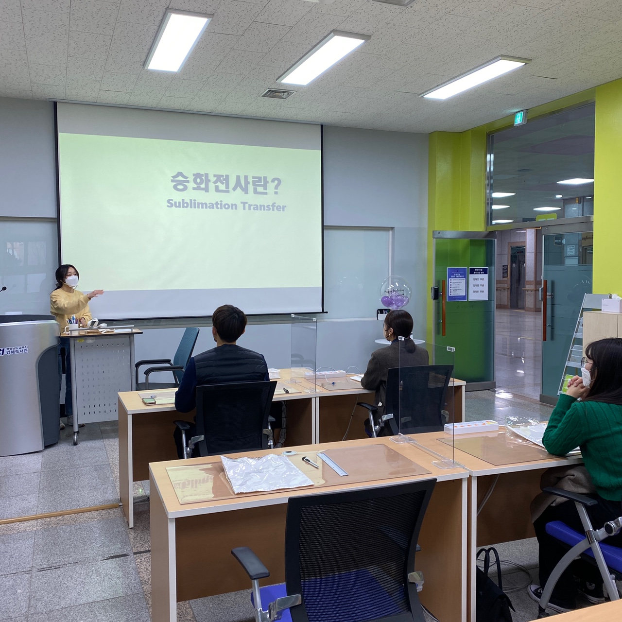 김해도서관, 메이커 동아리 운영을 통한 직원 미래역량 강화 - 관련이미지1