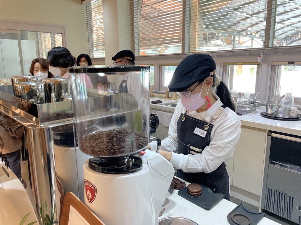 창원천광학교, 학교기업 『cafe 하늘빛드림』 개관 - 관련이미지3