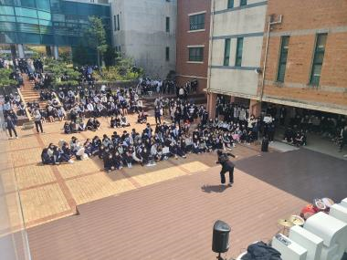 창원용호고, 버스킹을 통한 유네스코 국제기념일 행사 - 관련이미지2