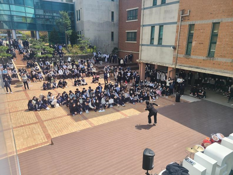 창원용호고, 버스킹을 통한 유네스코 국제기념일 행사 - 관련이미지4