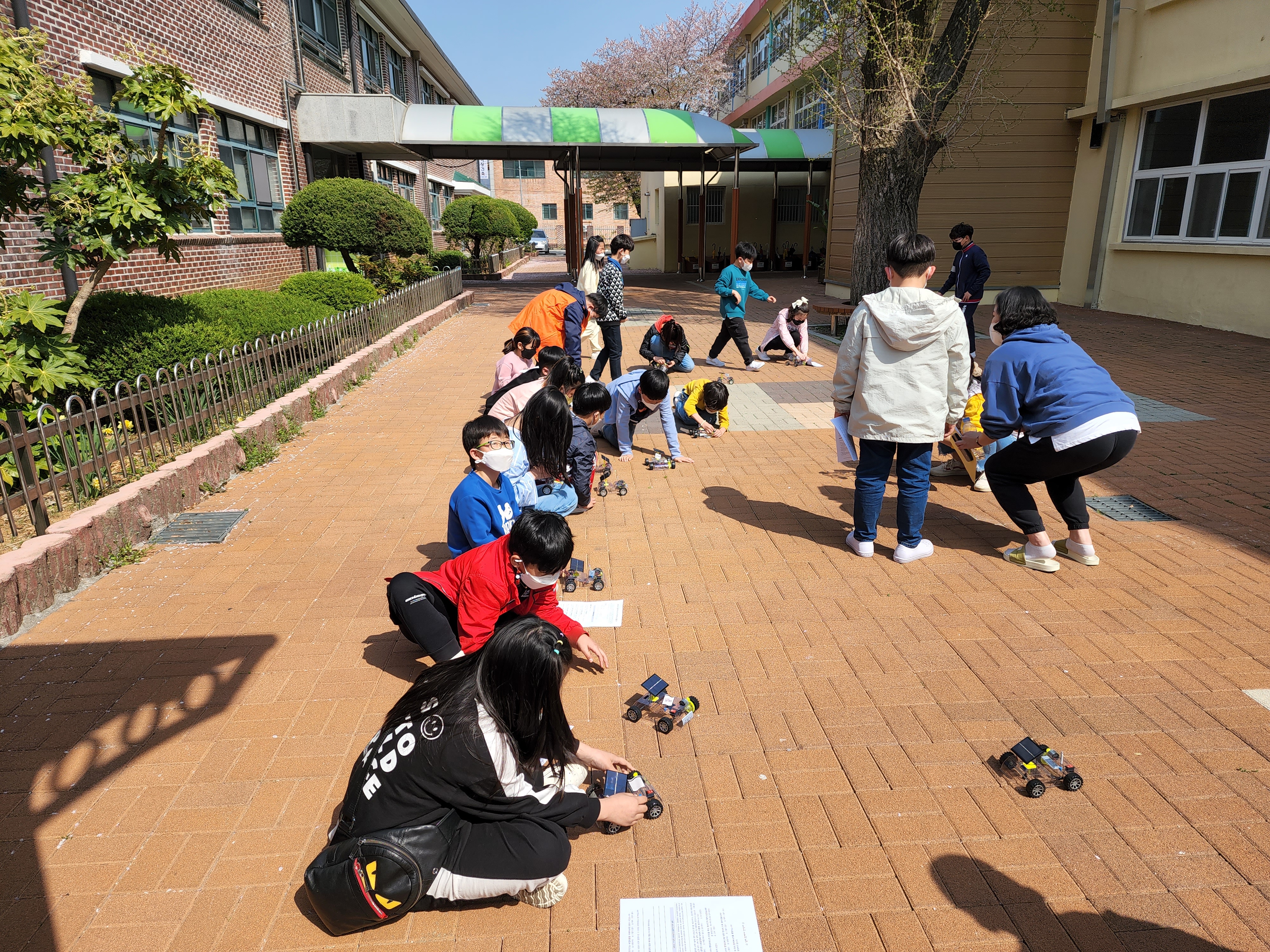 진례초, 직접 만들고 이해하며 과학자의 꿈을 키워요 - 관련이미지2