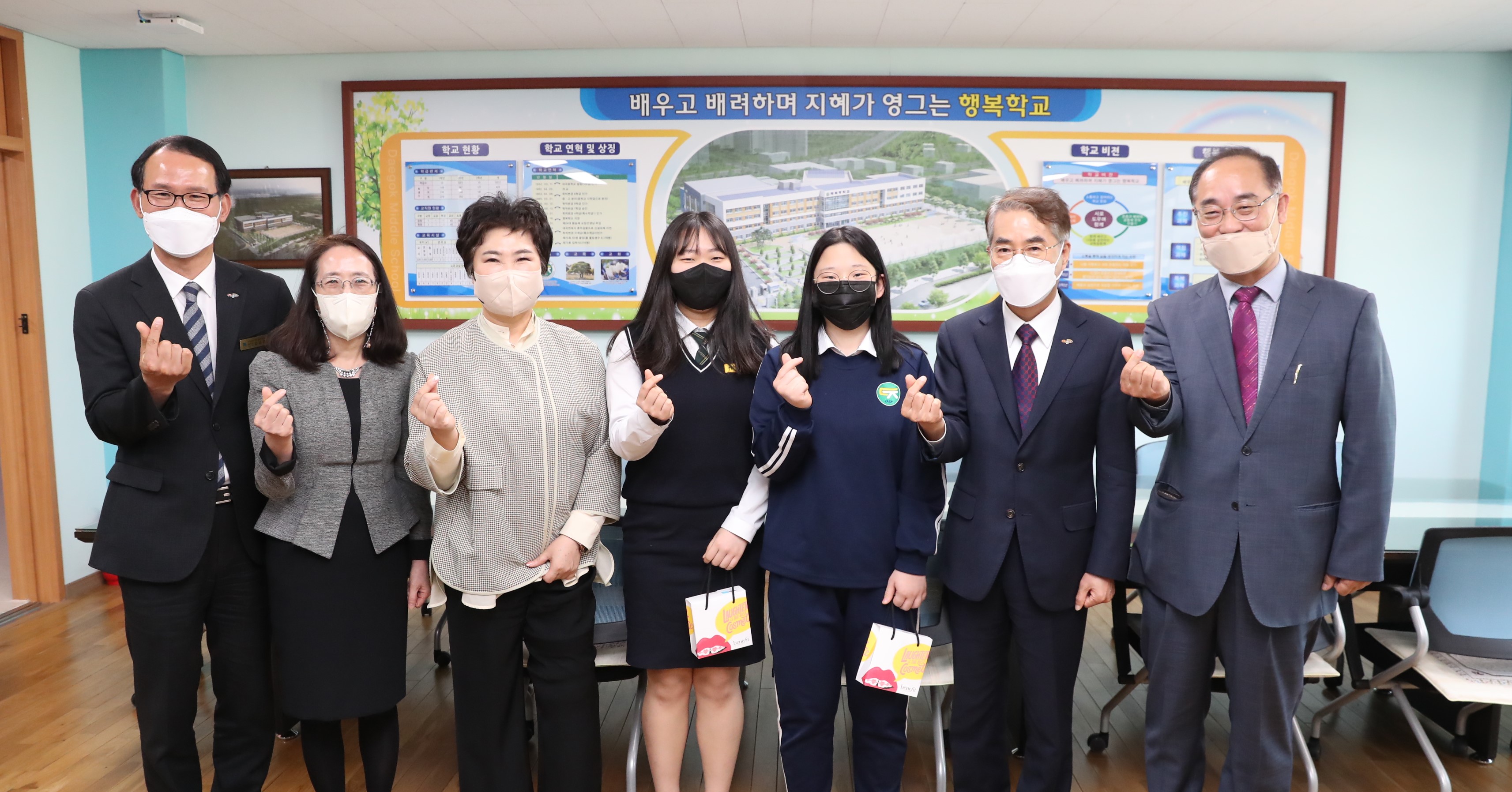 박종훈 교육감, 대곡중 방문해 ‘벽돌 천사’ 격려(홍보담당관 이학수 ☎278-1791 또는 진수란 ☎278-1793) - 관련이미지1