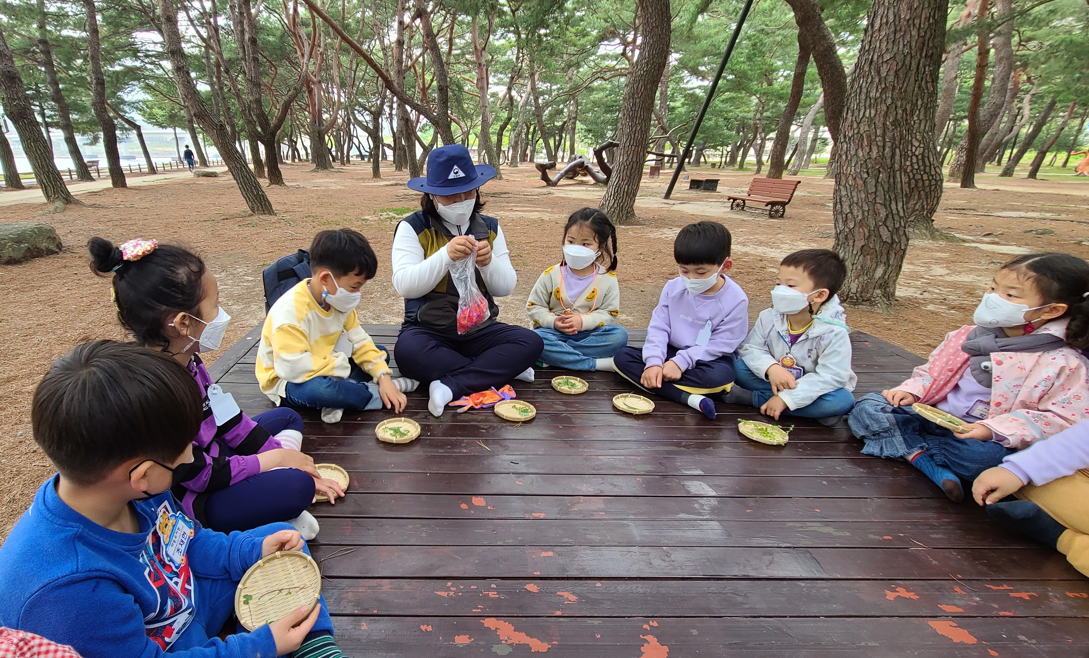 숲놀이 유아사진