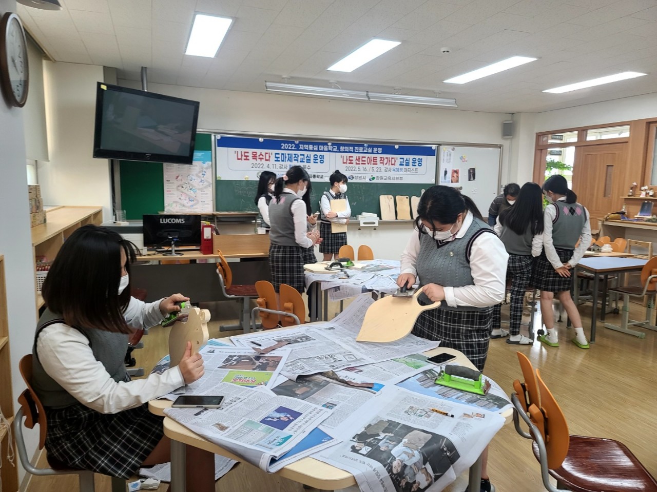 마산무학여중, 나도 사진작가다 교실을 열고 전시회를 준비하다. - 관련이미지3