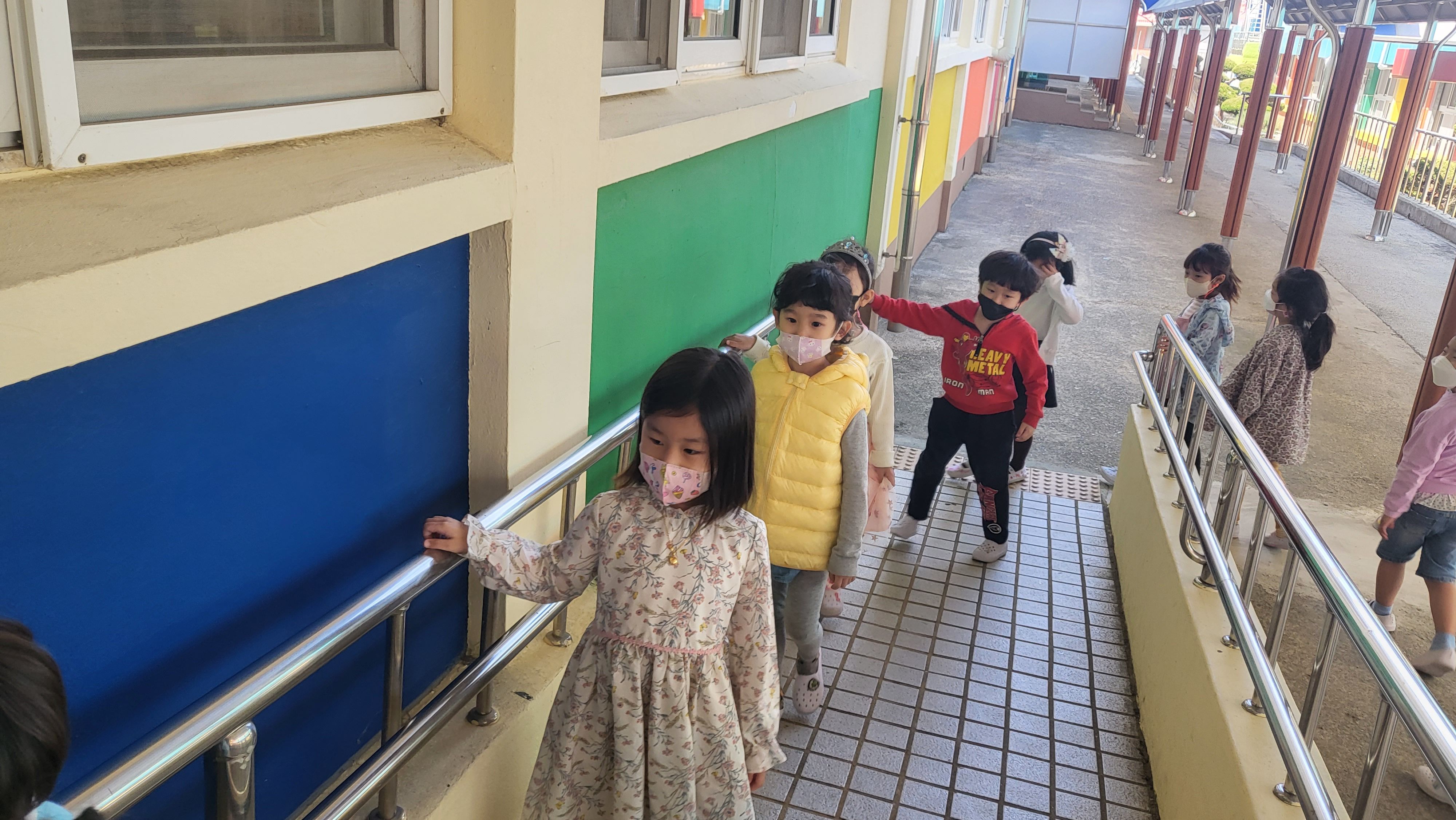아주초등학교병설유치원, 서로 존중, 함께 배려, 다름과 틀림의 이해교육 실시 - 관련이미지2