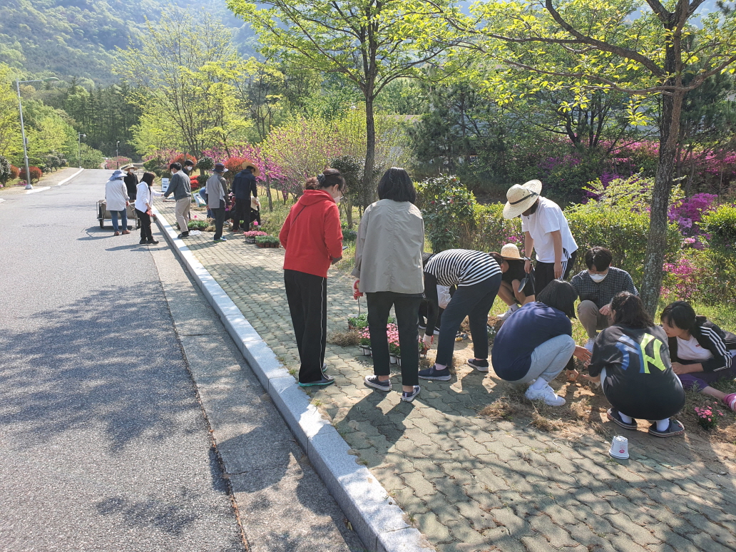 낙동강학생교육원,  비전 실천 ‘결따라·꿈가꿈·더불어’꽃 둘레길 조성 - 관련이미지3
