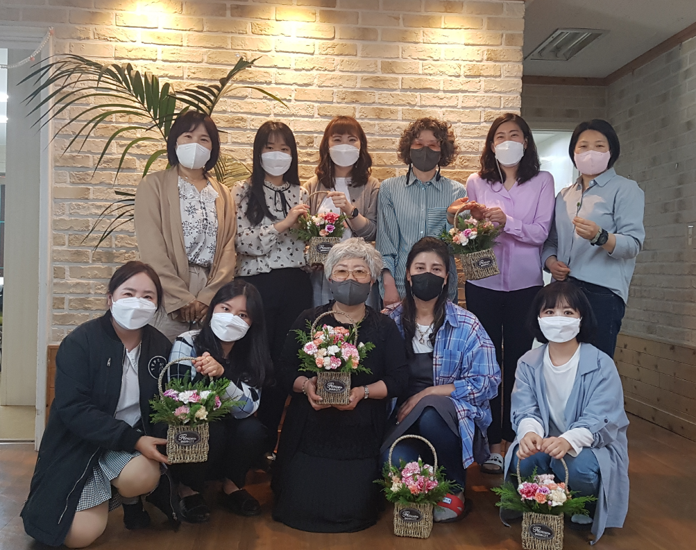 한아름유치원, 전문적 학습공동체 꽃공예 연수 실시 - 관련이미지2