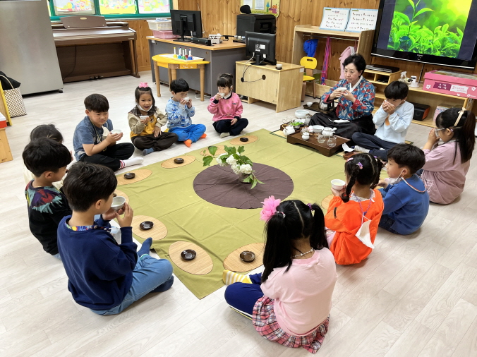 용연병설유치원, 다례 체험으로 인성의 씨앗을 틔워요! - 관련이미지1