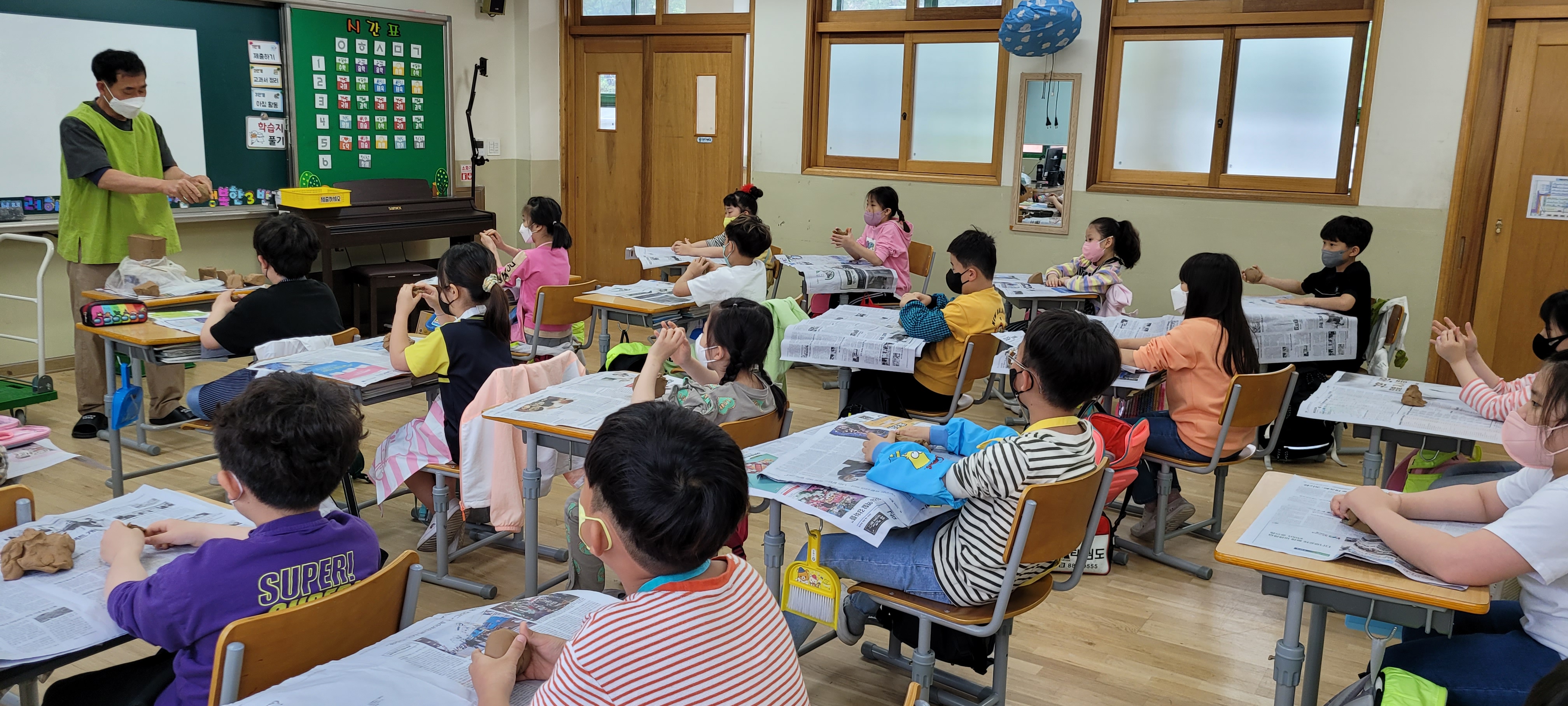 하동초, 찾아오는 오감길 체험학습! 도자기를 빚어요! - 관련이미지1