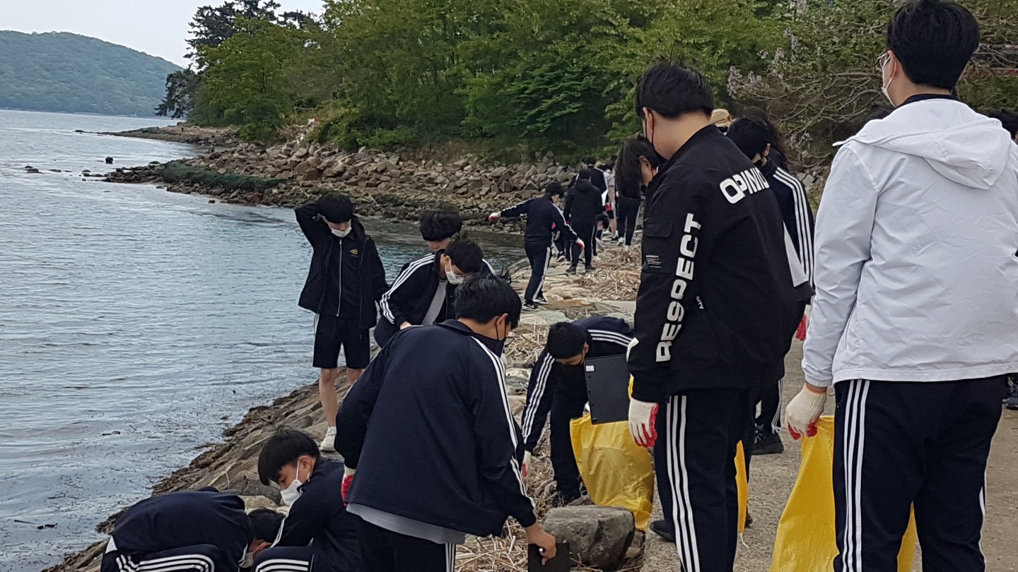 양덕중, 3학년 가포해안변공원에서 연안정화활동 실시 - 관련이미지2