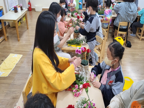 사랑을 나누는 창원한별유치원 가족참여수업 - 관련이미지1