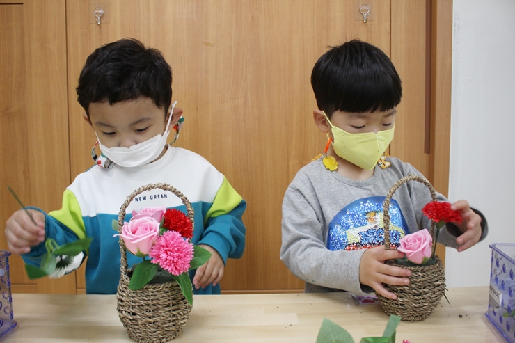 거제용소초병설유, “엄마, 아빠 사랑해요!” 카네이션으로 감사의 마음 전해 - 관련이미지7