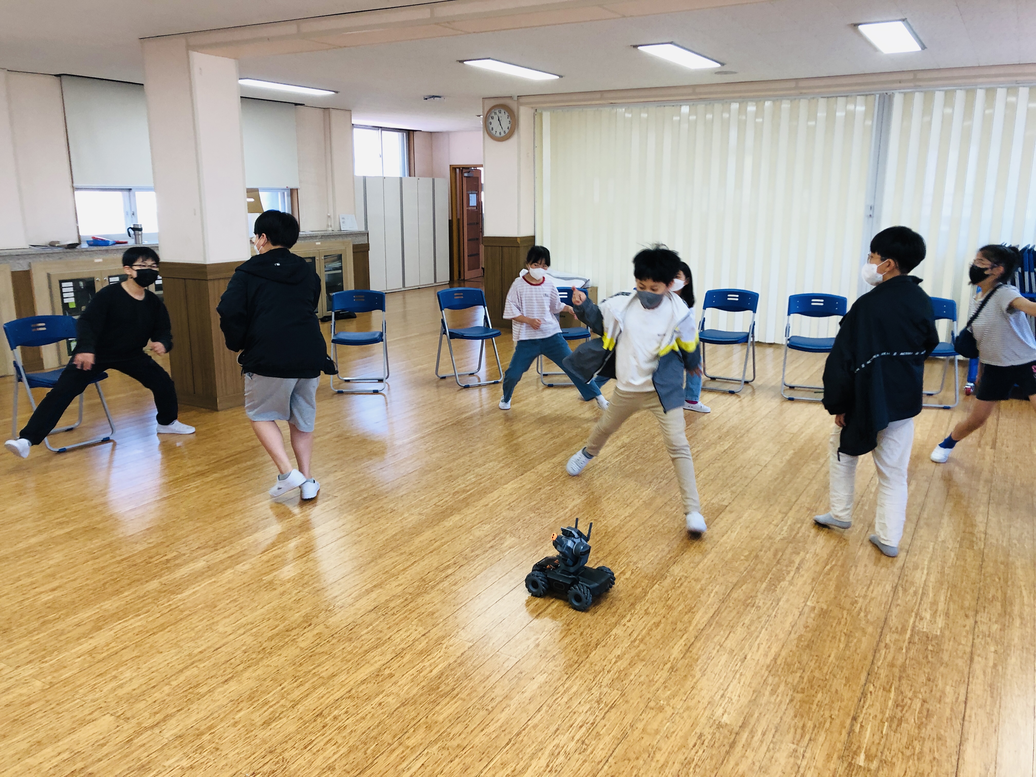 계룡초등학교, 2022. 다 같이 다(多)가치 어린이날 AI 체험 프로그램(계룡.아이(I). Play with A.I.) - 관련이미지1