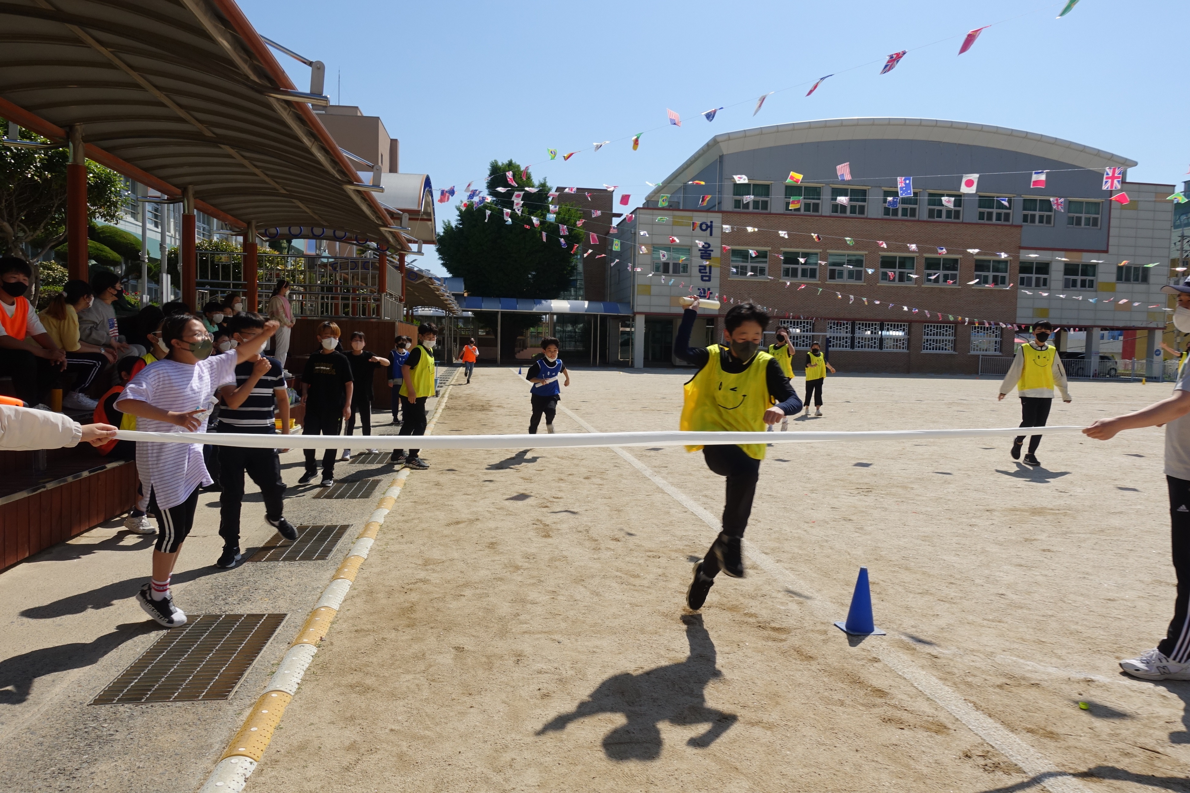 옥포초등학교, 5월 가정의 달을 맞아 작은 운동회 개최 - 관련이미지1