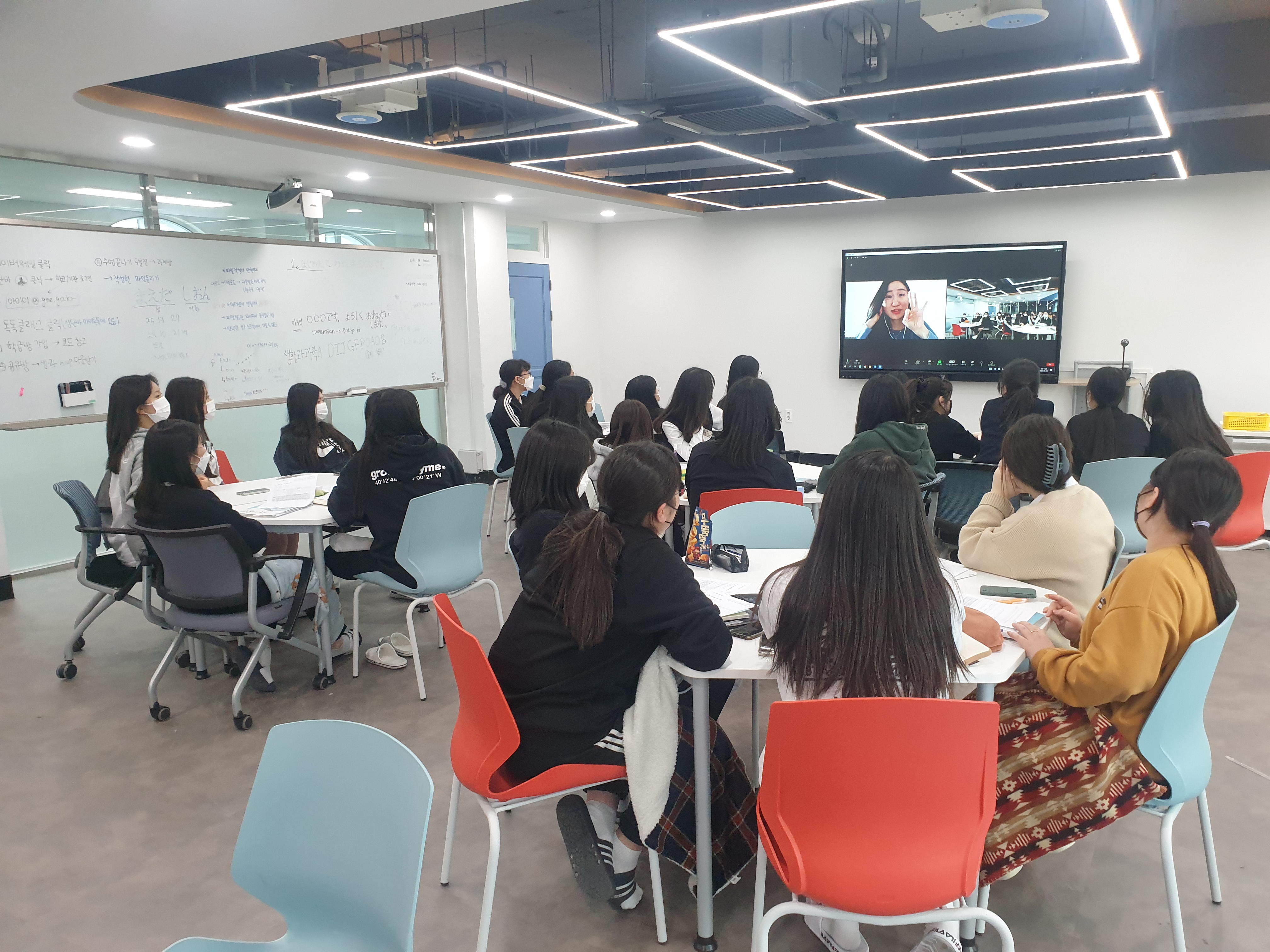 창원남산고, 유학생과 함께하는 온라인 국제교육교류 학습 실시 - 관련이미지1