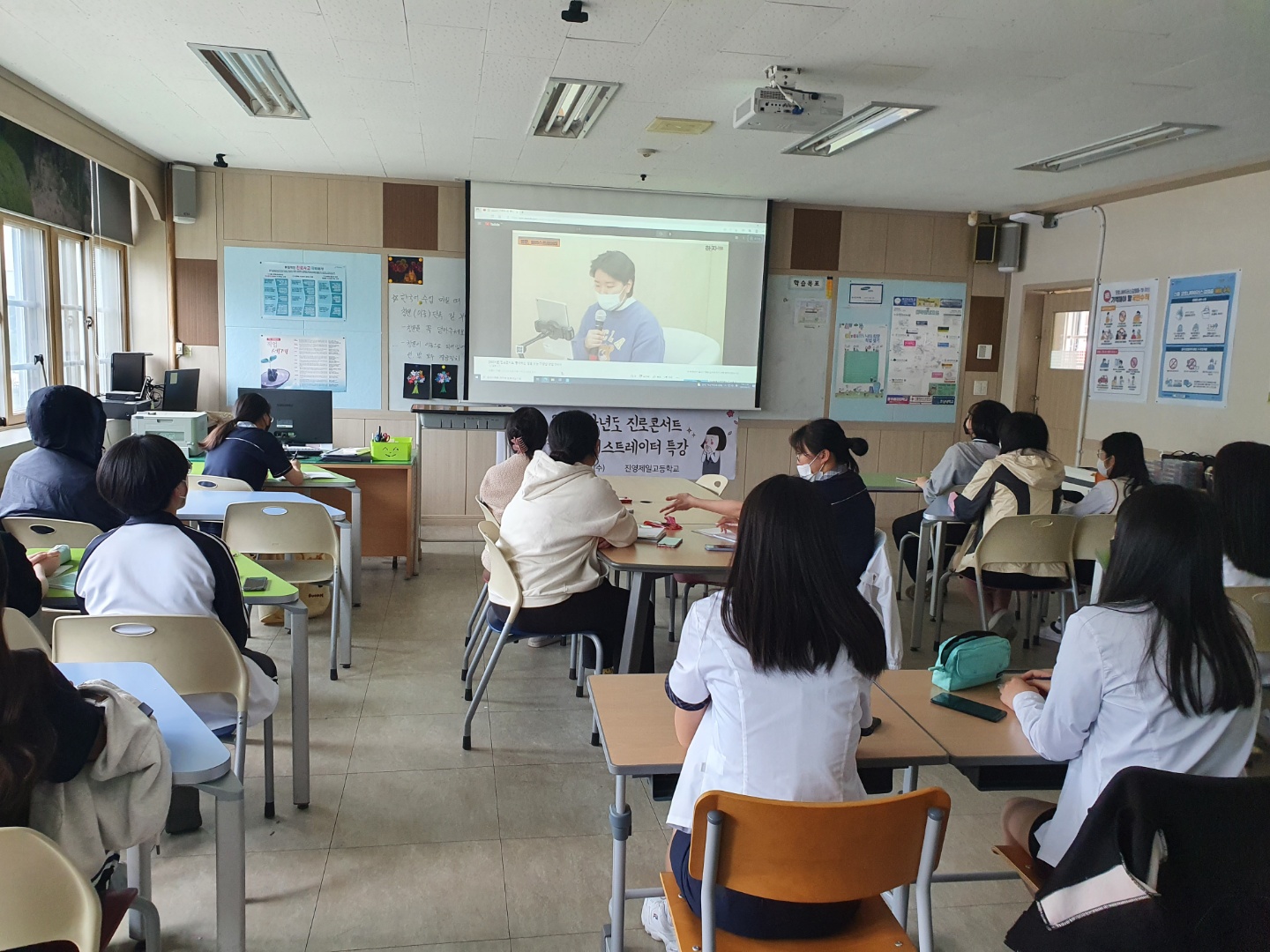 진영제일고, 웹툰？일러스트레이터 진로 특강 개최 - 관련이미지1