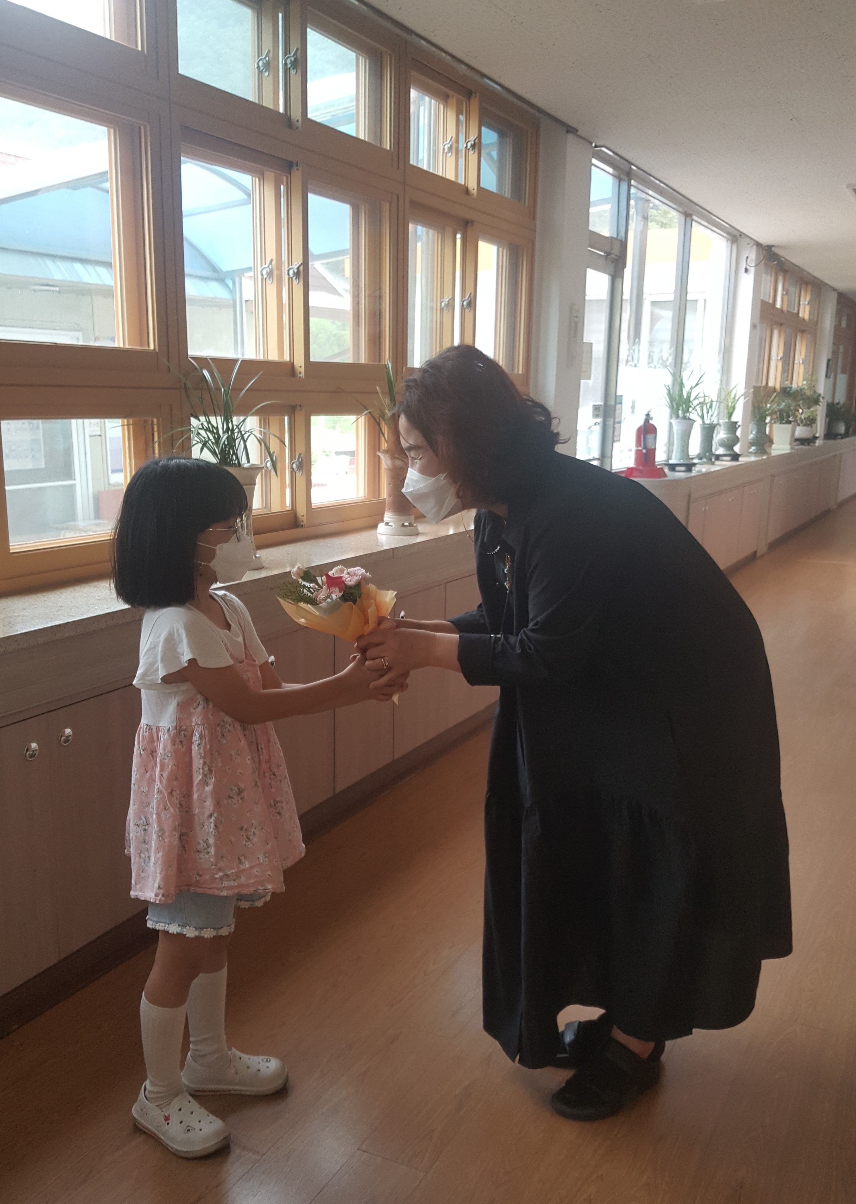 대중초, “선생님, 깜짝 놀라셨죠? 저희가 준비했어요.” - 관련이미지7