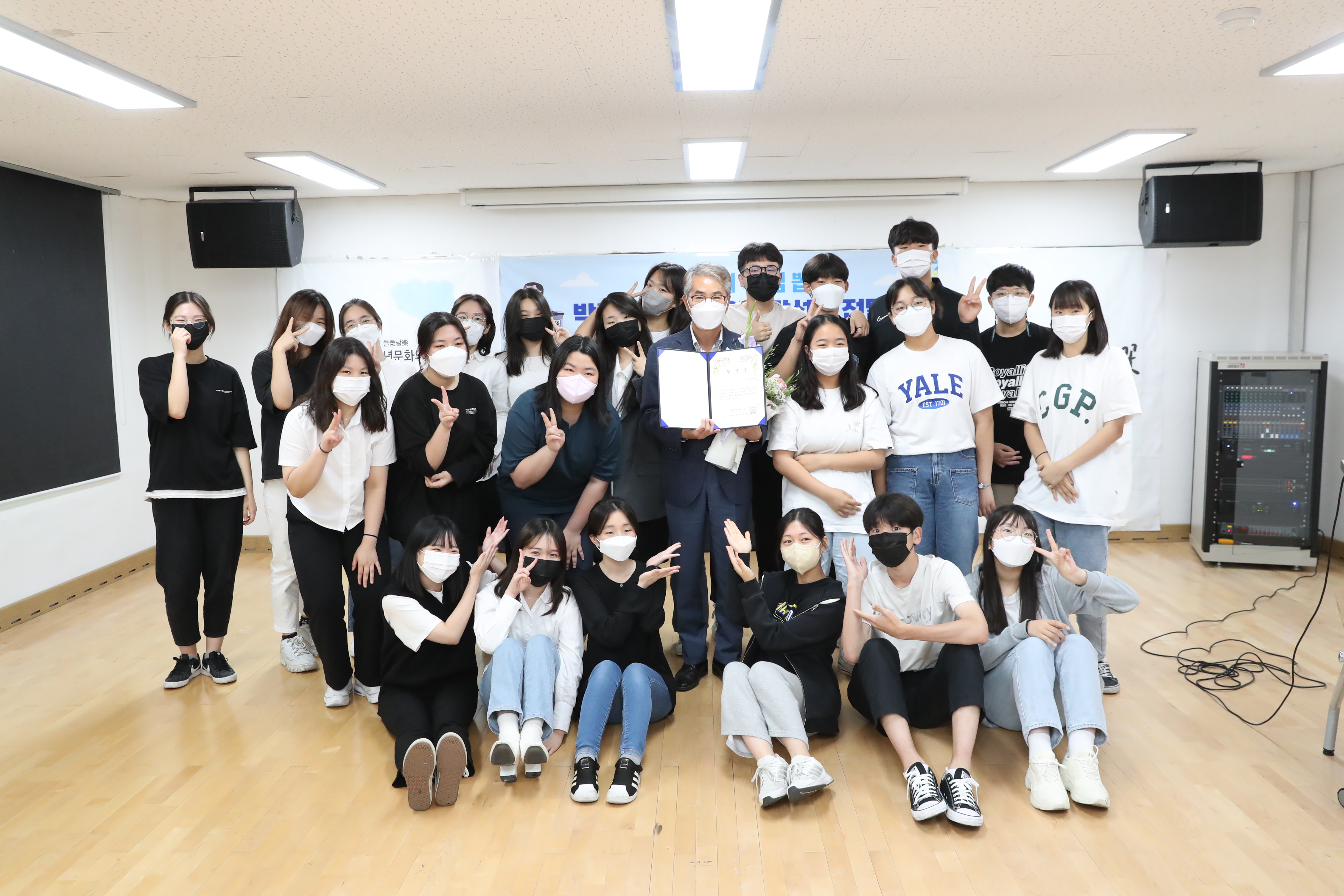 박종훈 교육감 ‘청소년이 뽑은 교육감’ 당선증 받아(홍보담당관 이학수 ☎278-1791 또는 진수란 ☎278-1793) - 관련이미지3