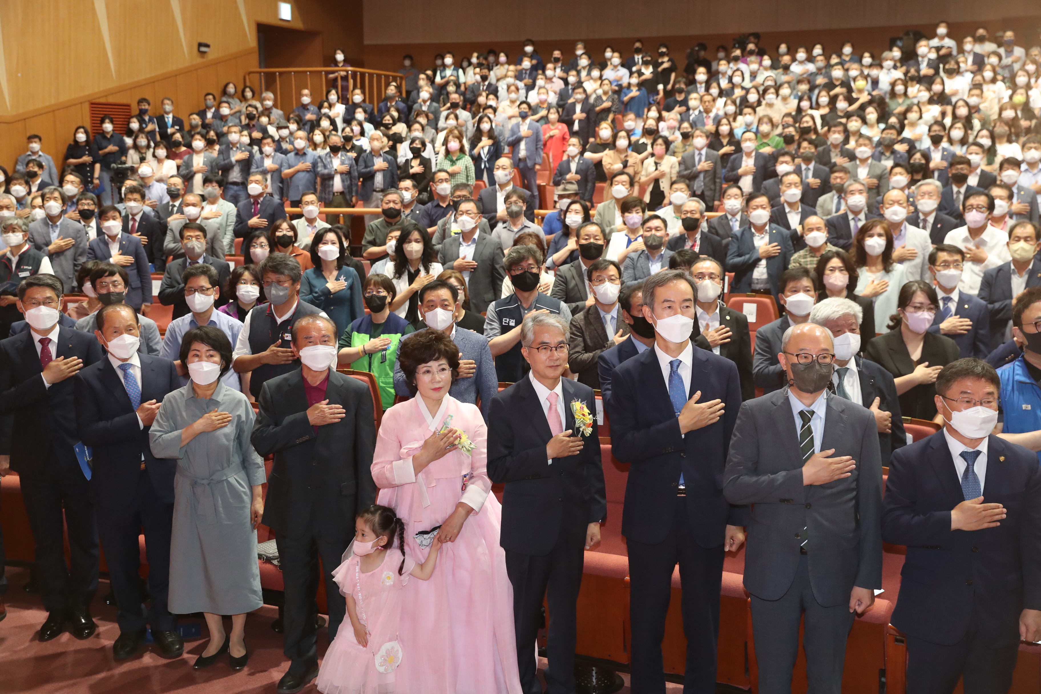 “오직 경남교육, 오직 경남 학생을 위하여  미래교육으로 나아가겠습니다.”(총무과 문정숙 ☎268-1351 또는 황명진 ☎268-1322) - 관련이미지1