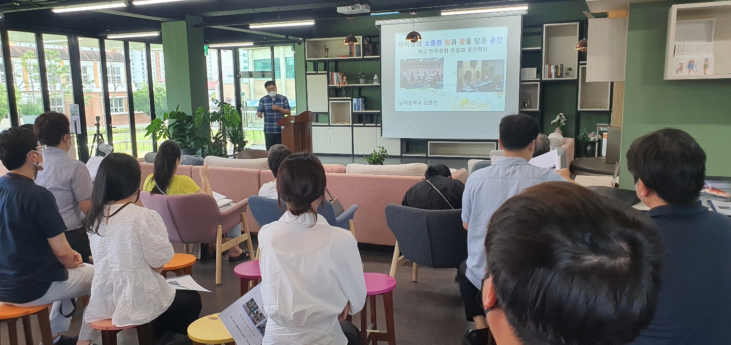 “학교 민주주의 교육은 공간수업에서 출발”(미래학교추진단 문기철 ☎268-1062) - 관련이미지1