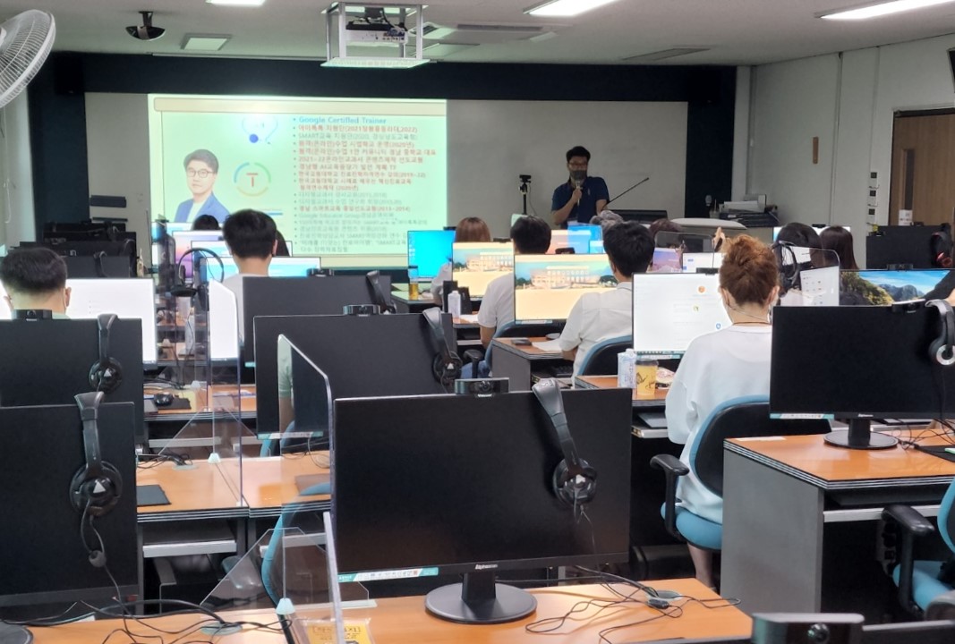 경남교육청, 온오프라인 연계 수업 역량 높인다(중등교육과 박진희 ☎268-1161 또는 윤은주 ☎268-1163) - 관련이미지1